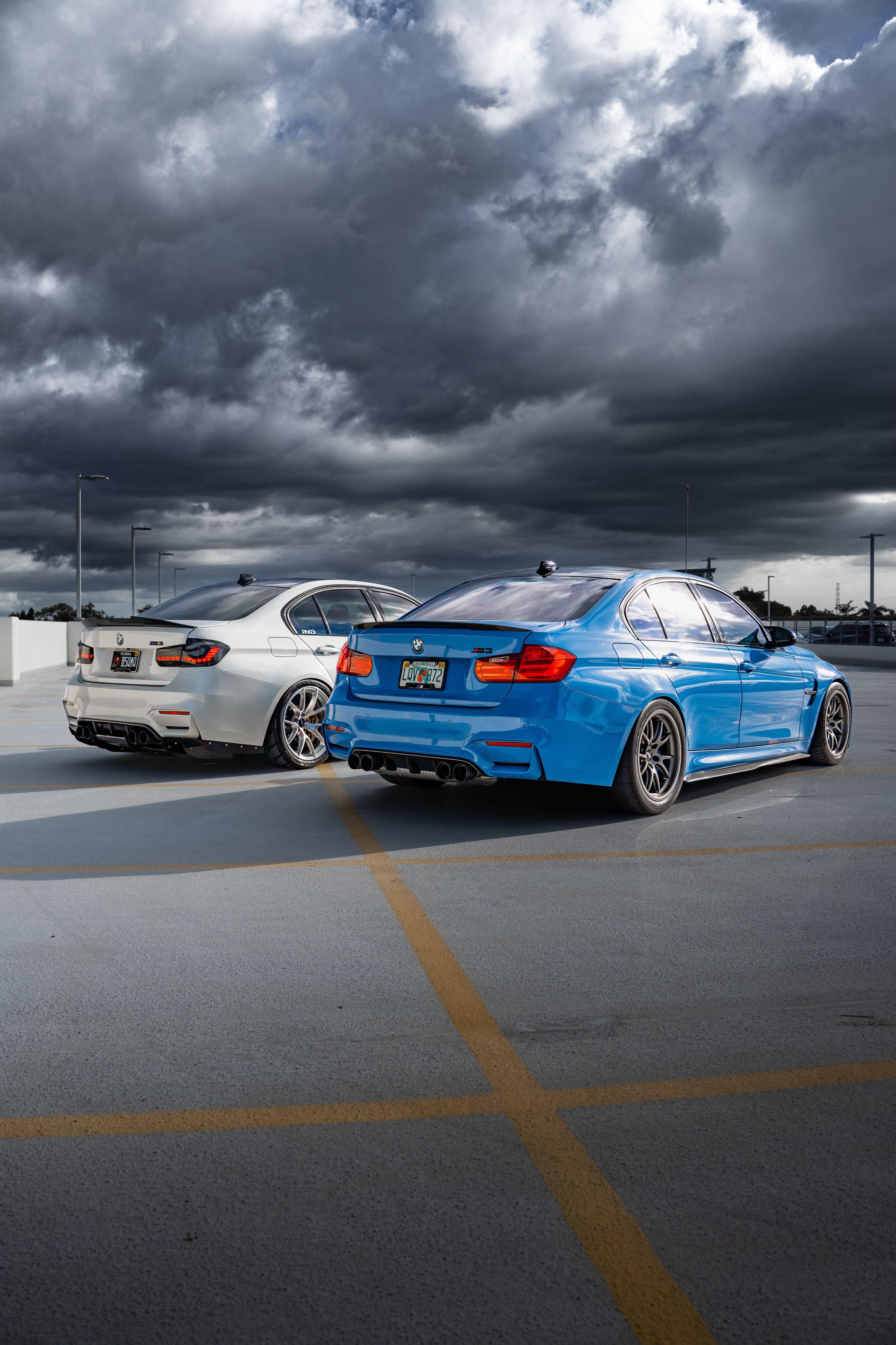 Blue BMW F80 M3 with 18" FL-5 Apex wheels in Anthracite