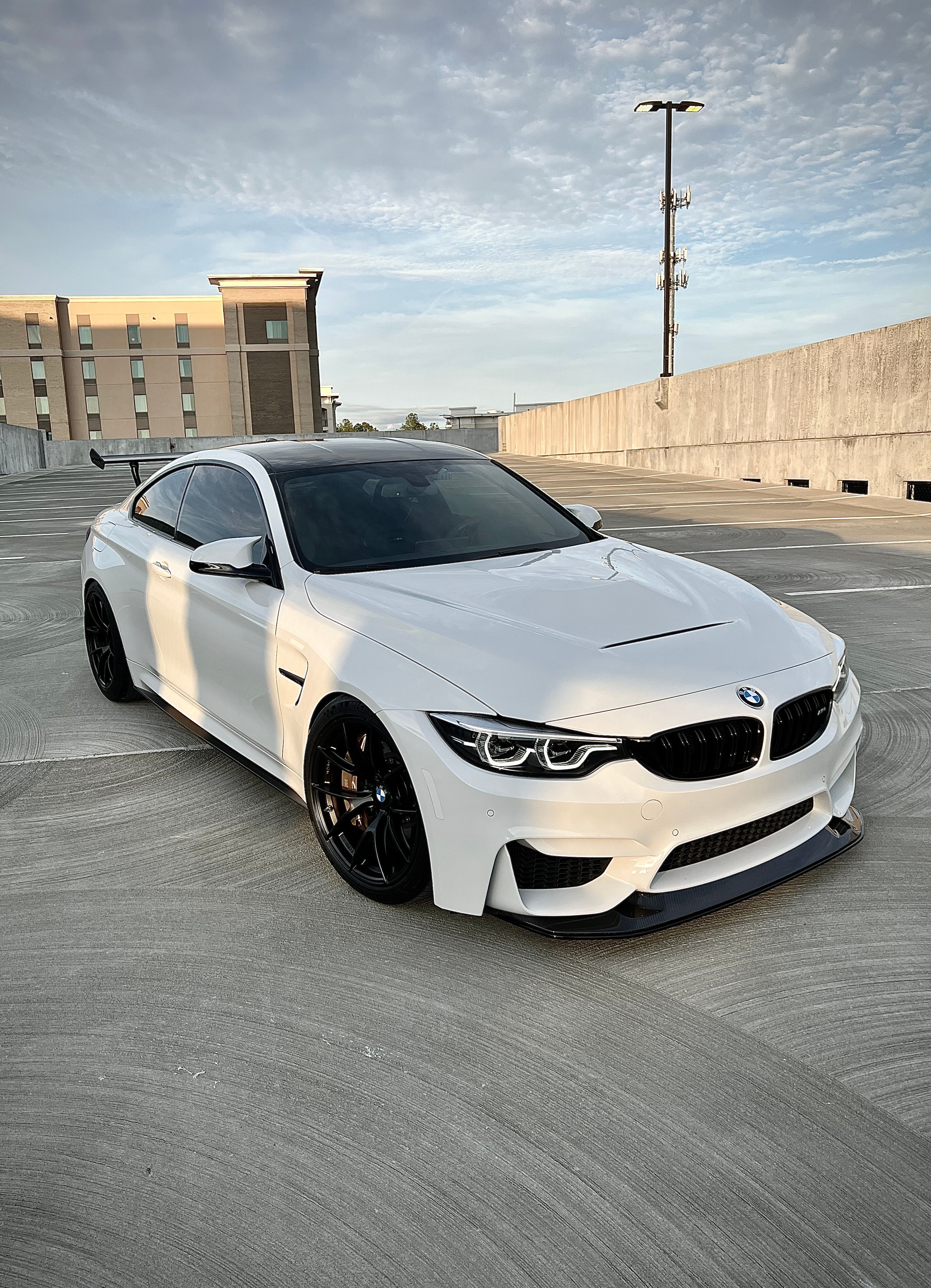 White BMW F82 Coupe M4 with 19" VS-5RS Apex wheels in Satin Black