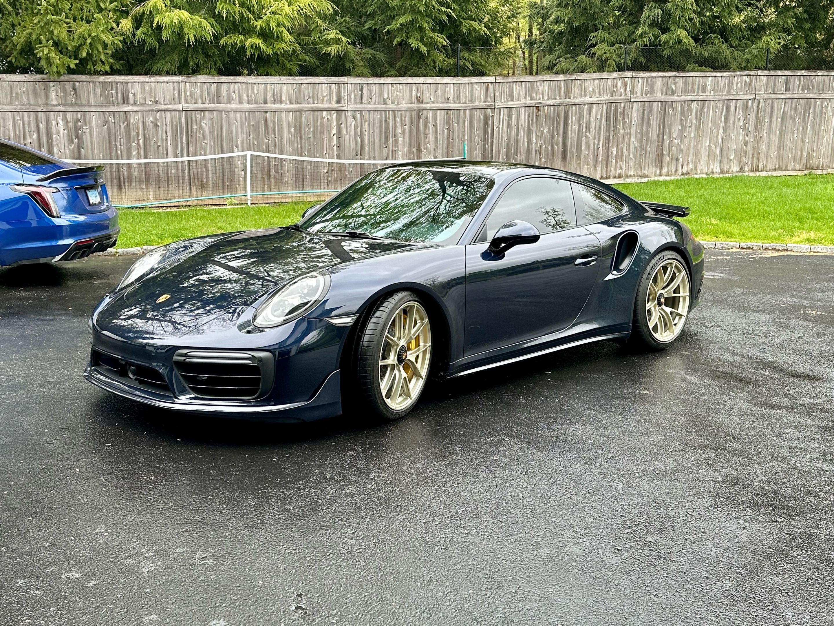 Blue Porsche 911 991.2 Turbo S with 20" VS-5RS Apex wheels in Motorsport Gold
