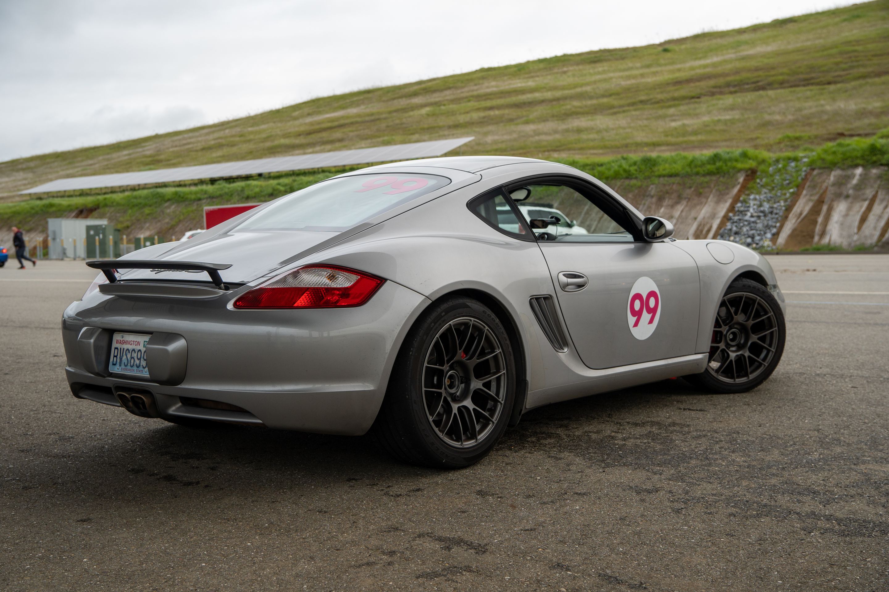 Silver Porsche 987 Cayman S with 18" EC-7RS Apex wheels in Anthracite
