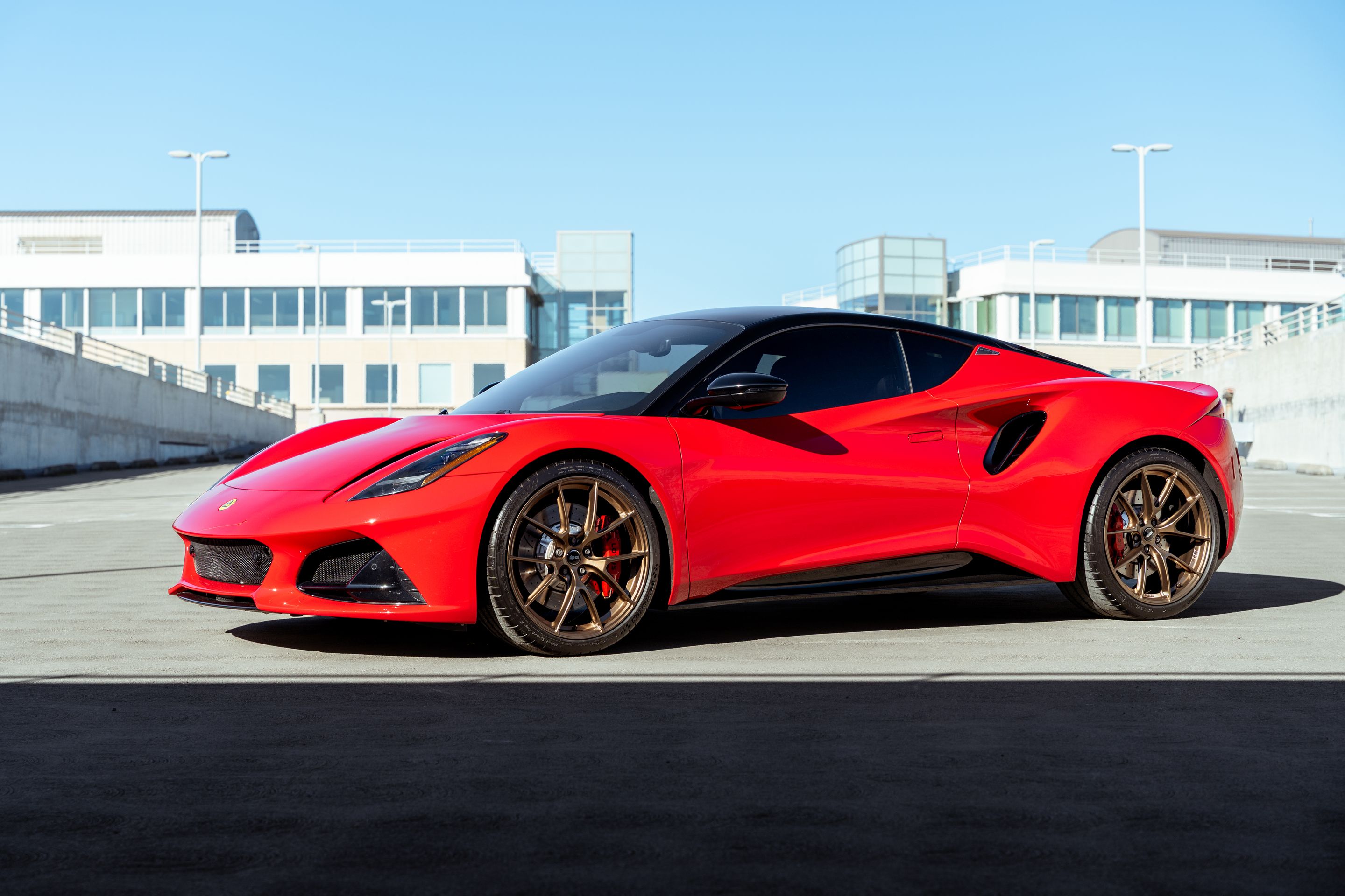 Red Lotus Emira with 20" VS-5RS Apex wheels in Anthracite