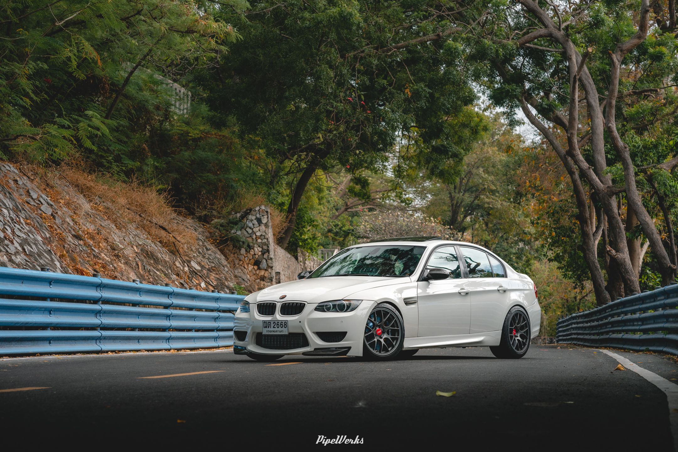 White BMW E90 Sedan 3 Series with 18" EC-7 Apex wheels in Anthracite