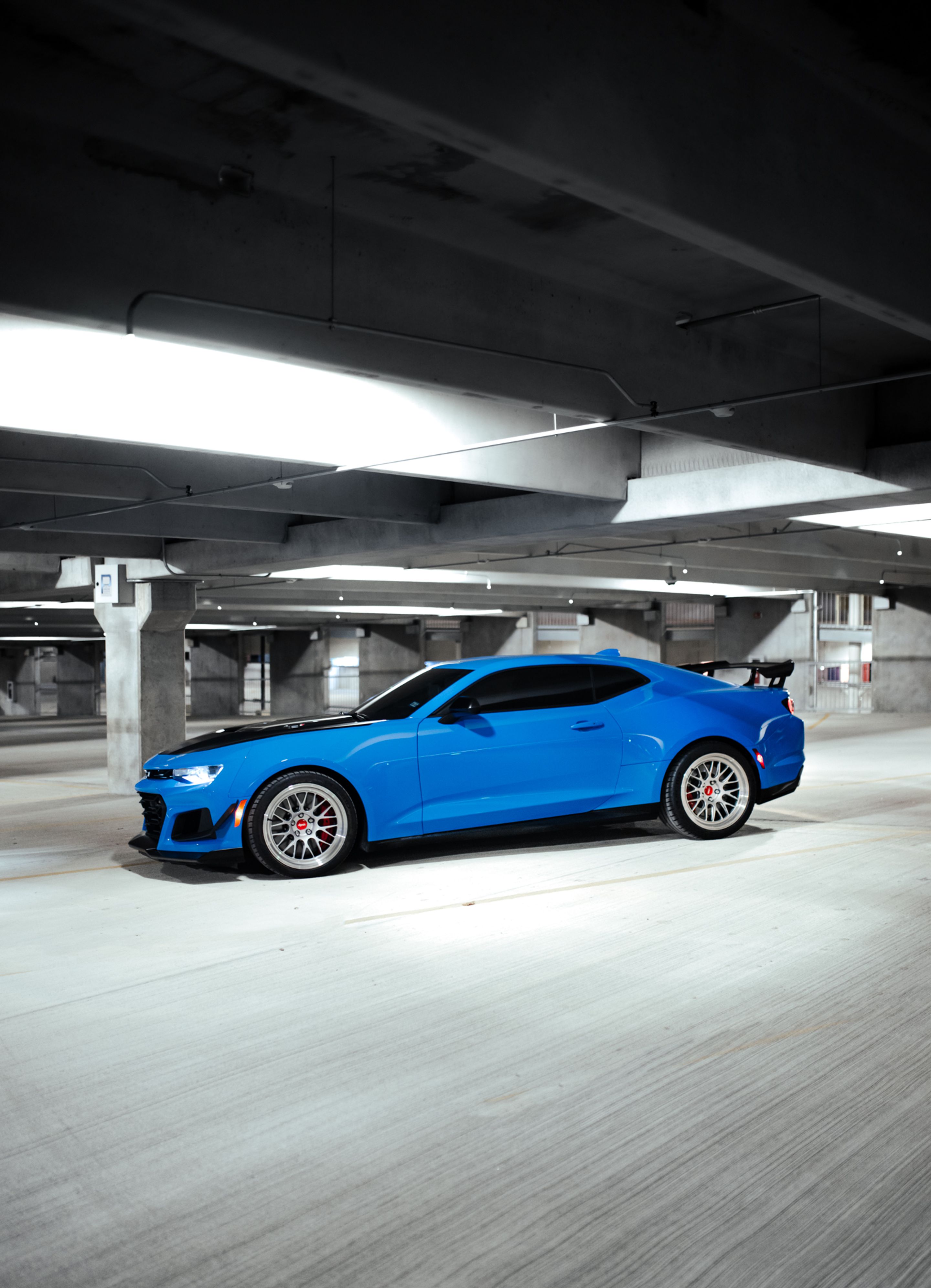 Blue Chevrolet 6th Gen Camaro ZL1 1LE with 19" ML-10RT Apex wheels in Machined Lip Race Silver