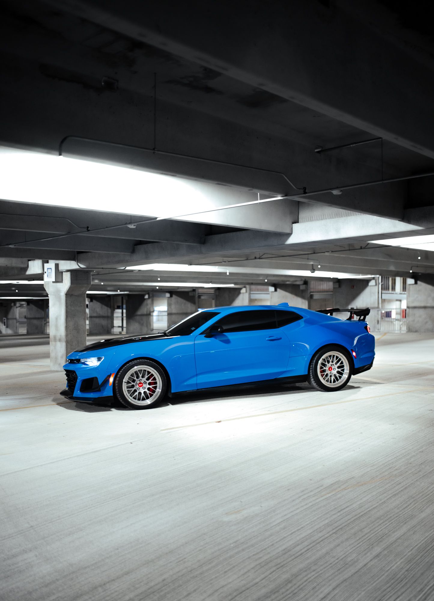 Blue Chevrolet 6th Gen Camaro ZL1 1LE with 19" ML-10RT Apex wheels in Machined Lip Race Silver