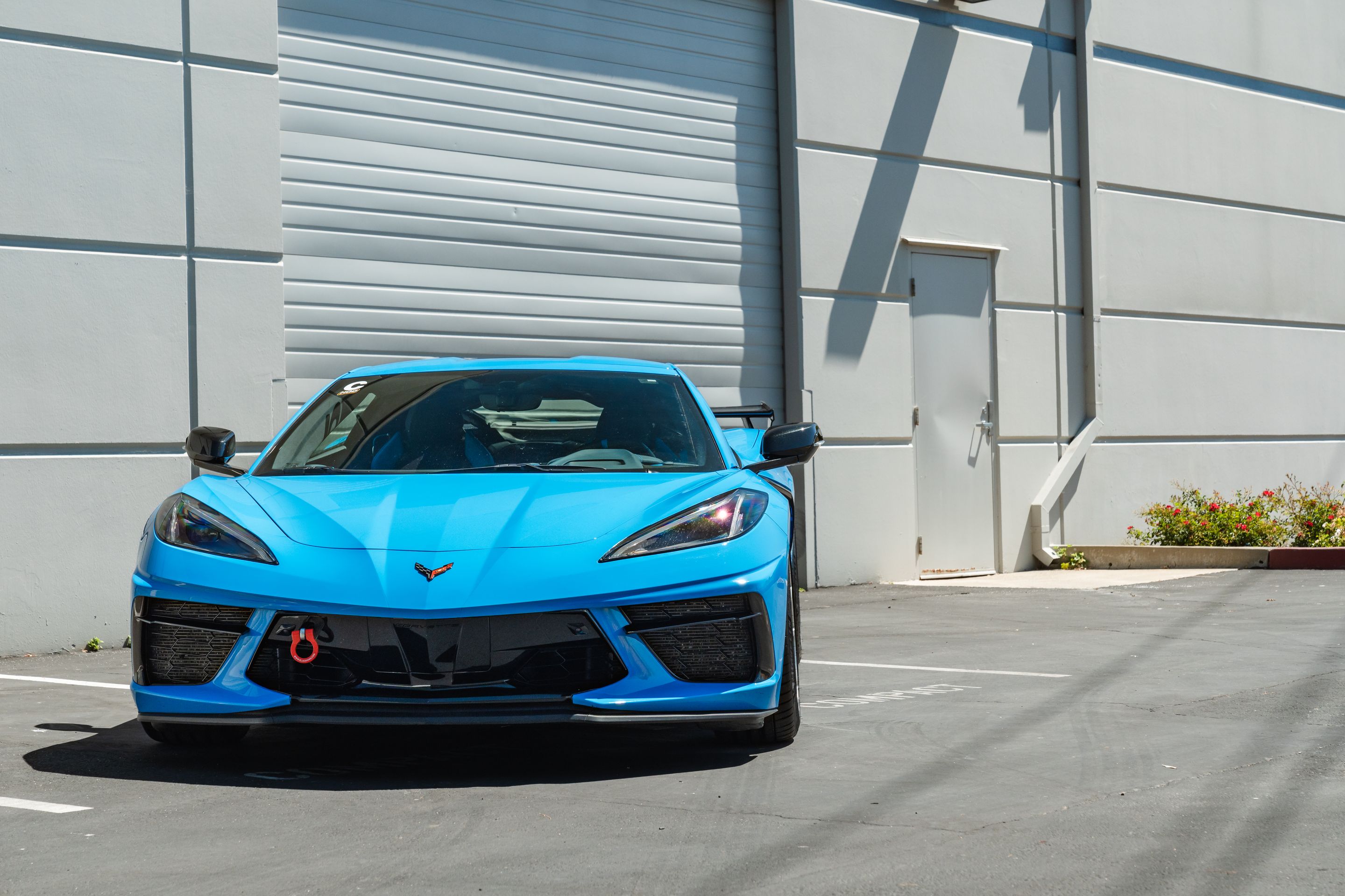 Blue Chevrolet C8 Corvette Stingray/Z51 with 19"/20" VS-5RS Apex wheels in Brushed Clear