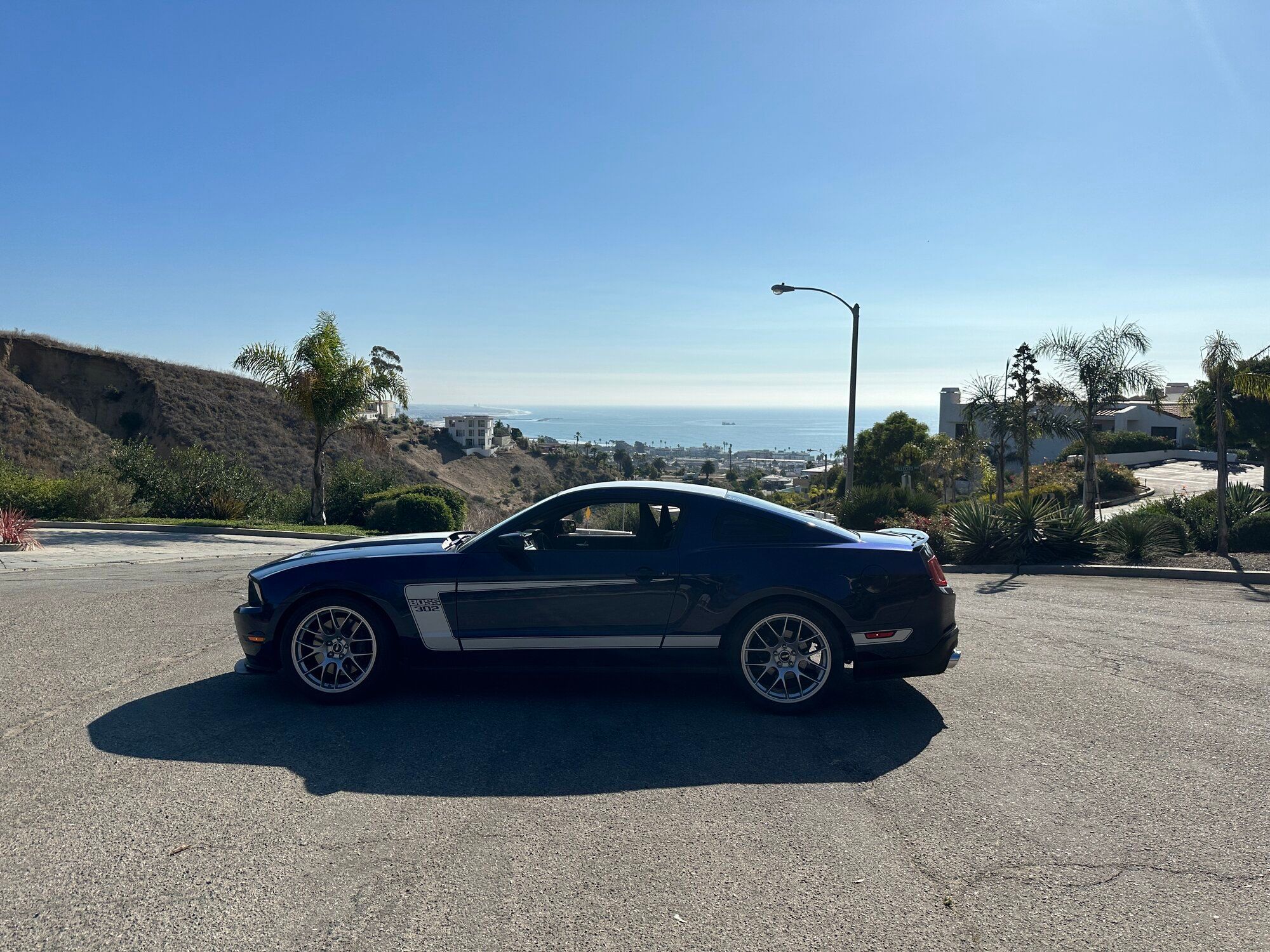Blue Ford S197 Mustang Boss 302 with 19" EC-7 Apex wheels in Race Silver