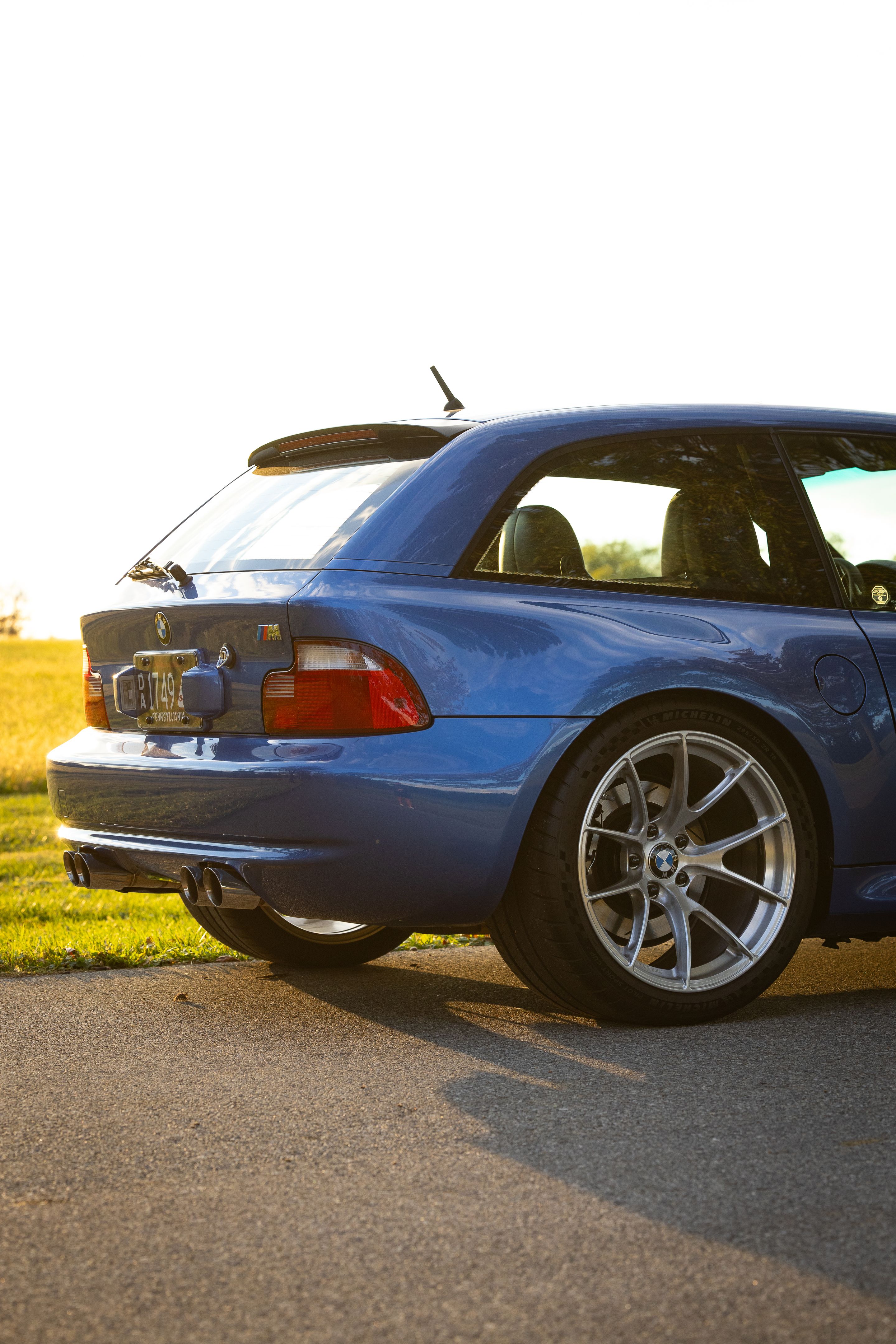 Blue BMW E36/8 Coupe Z3 M with 18" VS-5RS Apex wheels in Brushed Clear