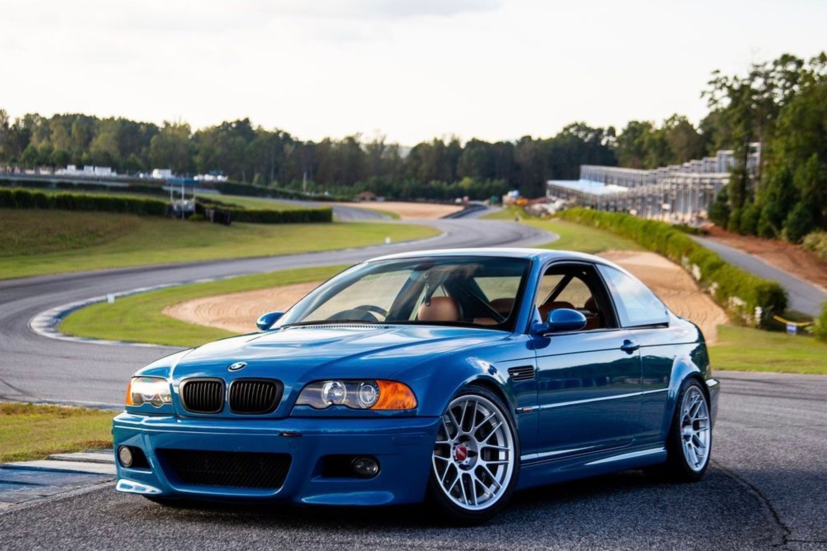 Blue BMW E46 M3 with 18" ARC-8 Apex wheels in Hyper Silver
