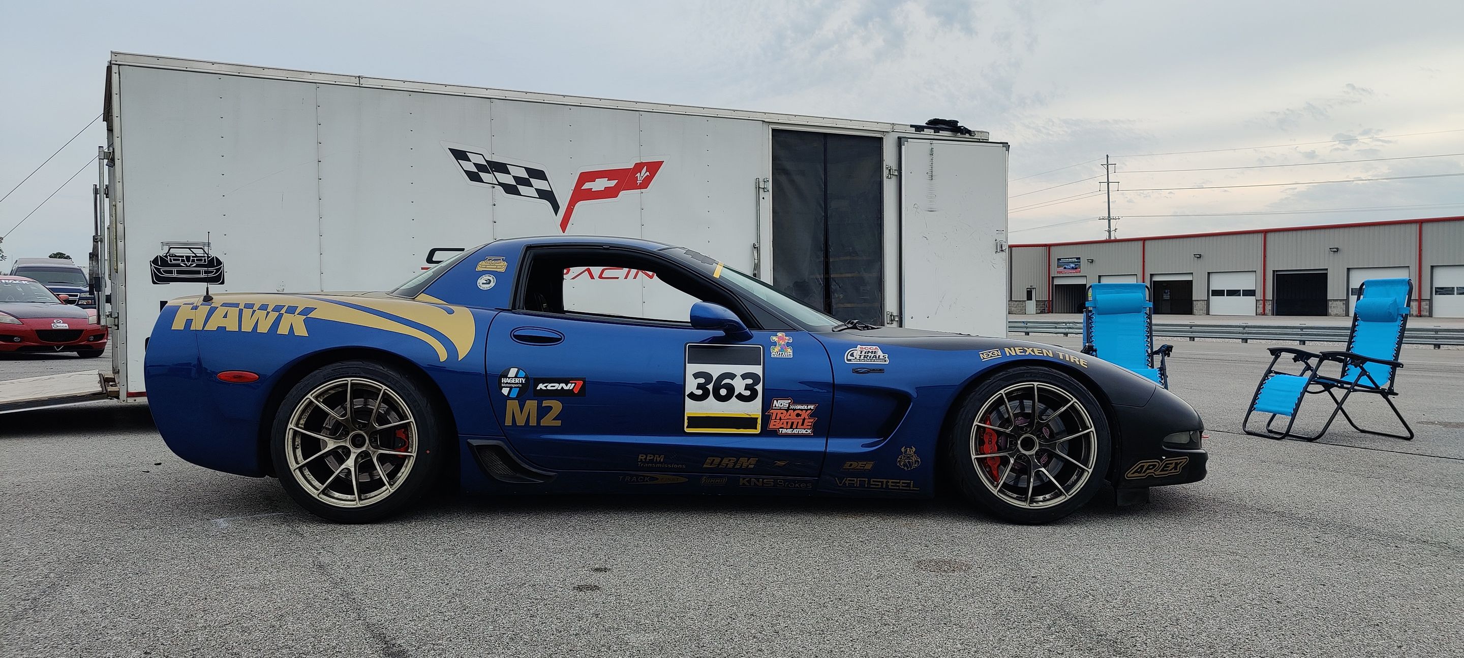 Blue Chevrolet C5 Corvette Z06 with 18" VS-5RS Apex wheels in Motorsport Gold