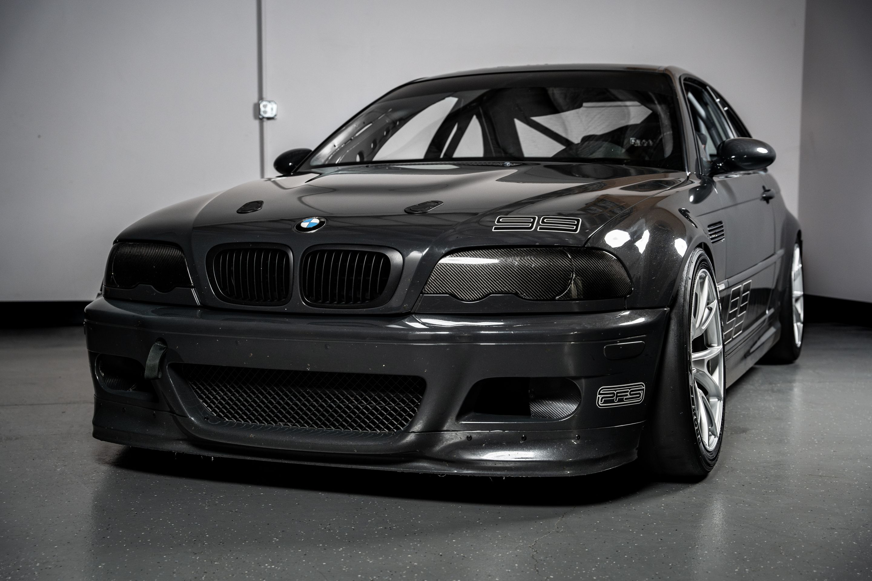 Grey BMW E46 M3 with 18" VS-5 Apex wheels in Race Silver