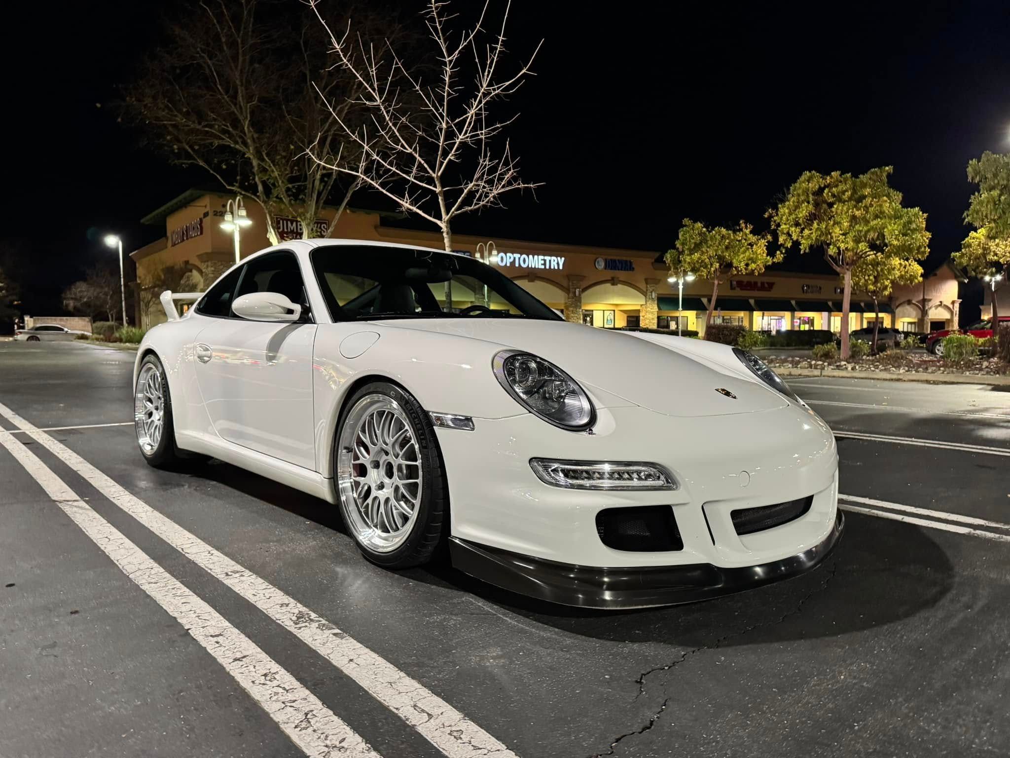 White Porsche 911 997 Carrera S with 19" ML-10RT Apex wheels in Machined Lip Race Silver