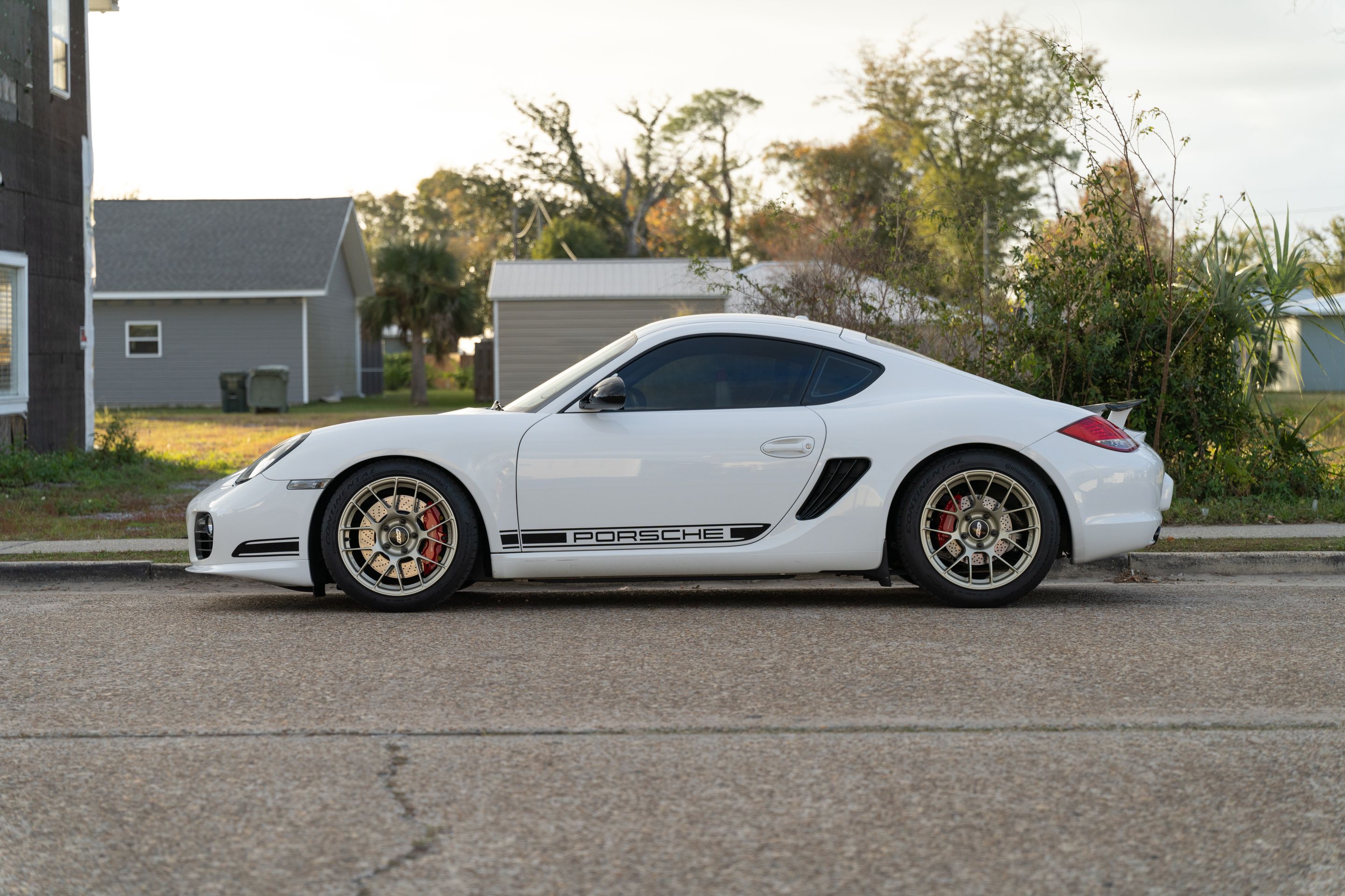 White Porsche 987 Cayman R with 18" EC-7RS Apex wheels in Motorsport Gold