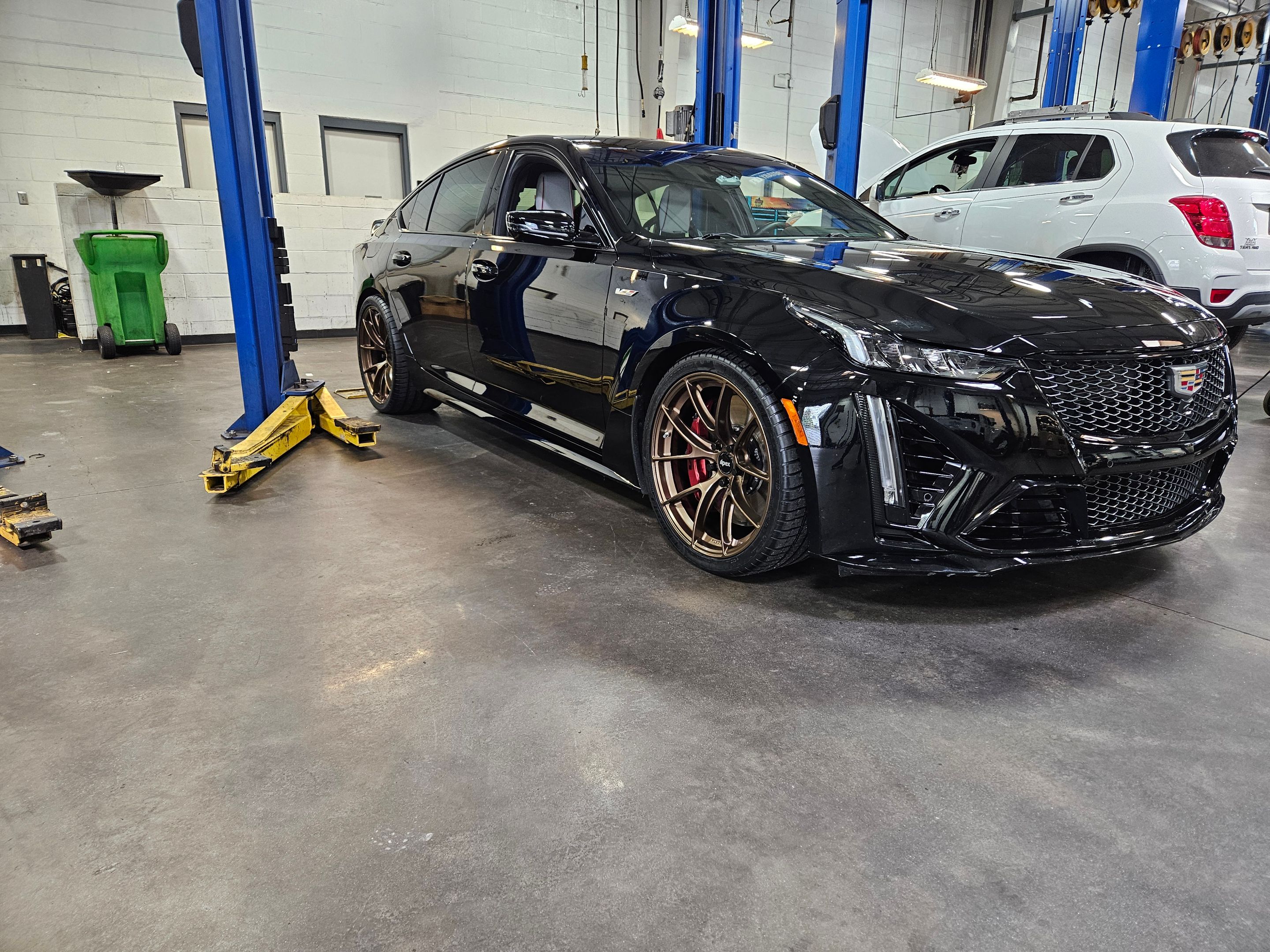 Black Cadillac CT5-V Blackwing with 20" VS-5RS Apex wheels in Satin Bronze