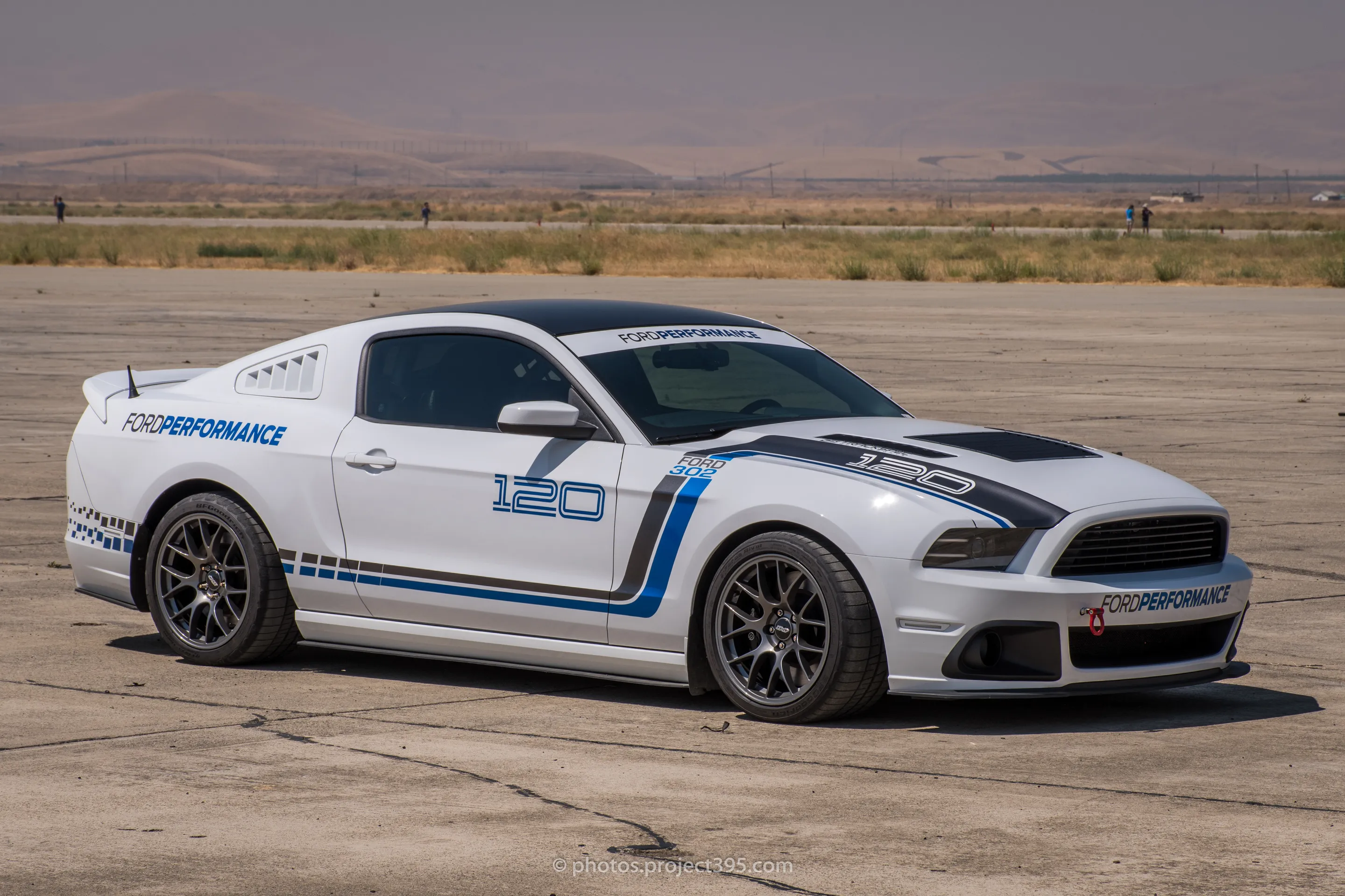 Ford S197 Mustang GT with 18
