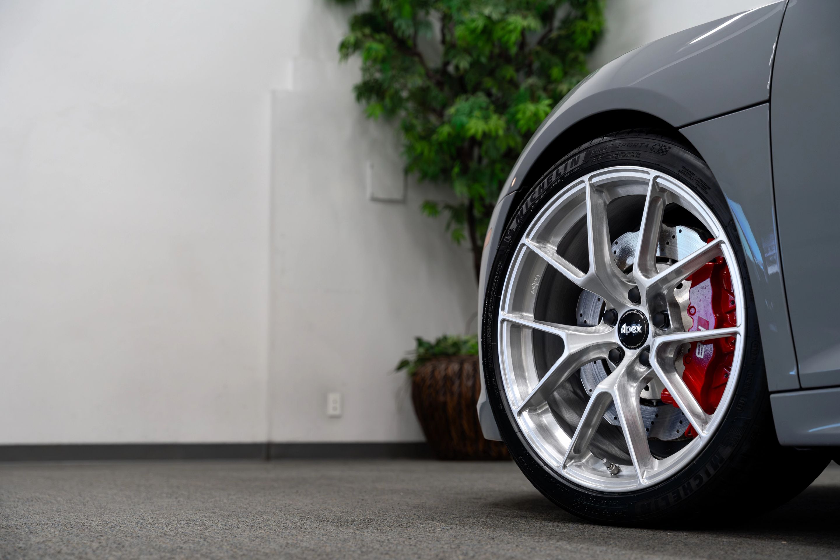 Grey Audi Gen 2 R8 with 19"/20" VS-5RS Apex wheels in Brushed Clear