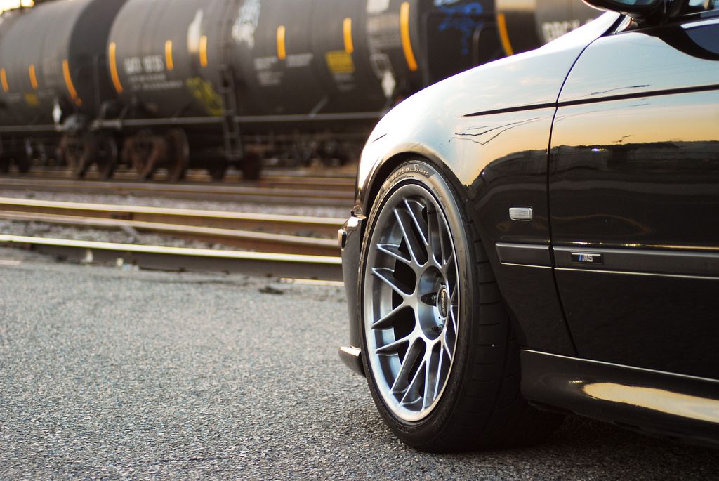 Black BMW E39 M5 with 18" ARC-8 Apex wheels in Anthracite