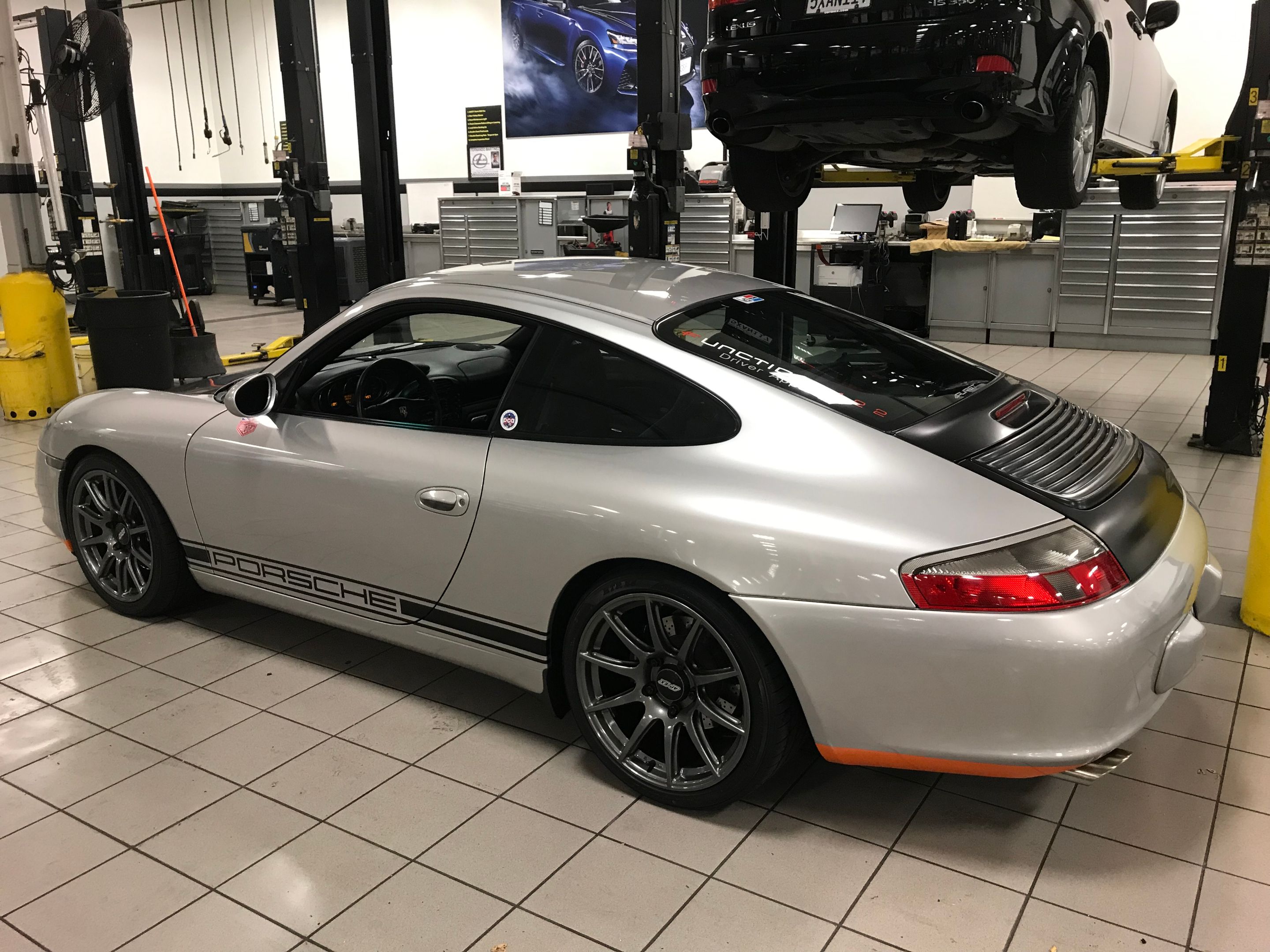 Silver Porsche 911 996 Carrera with 18" SM-10 Apex wheels in Anthracite