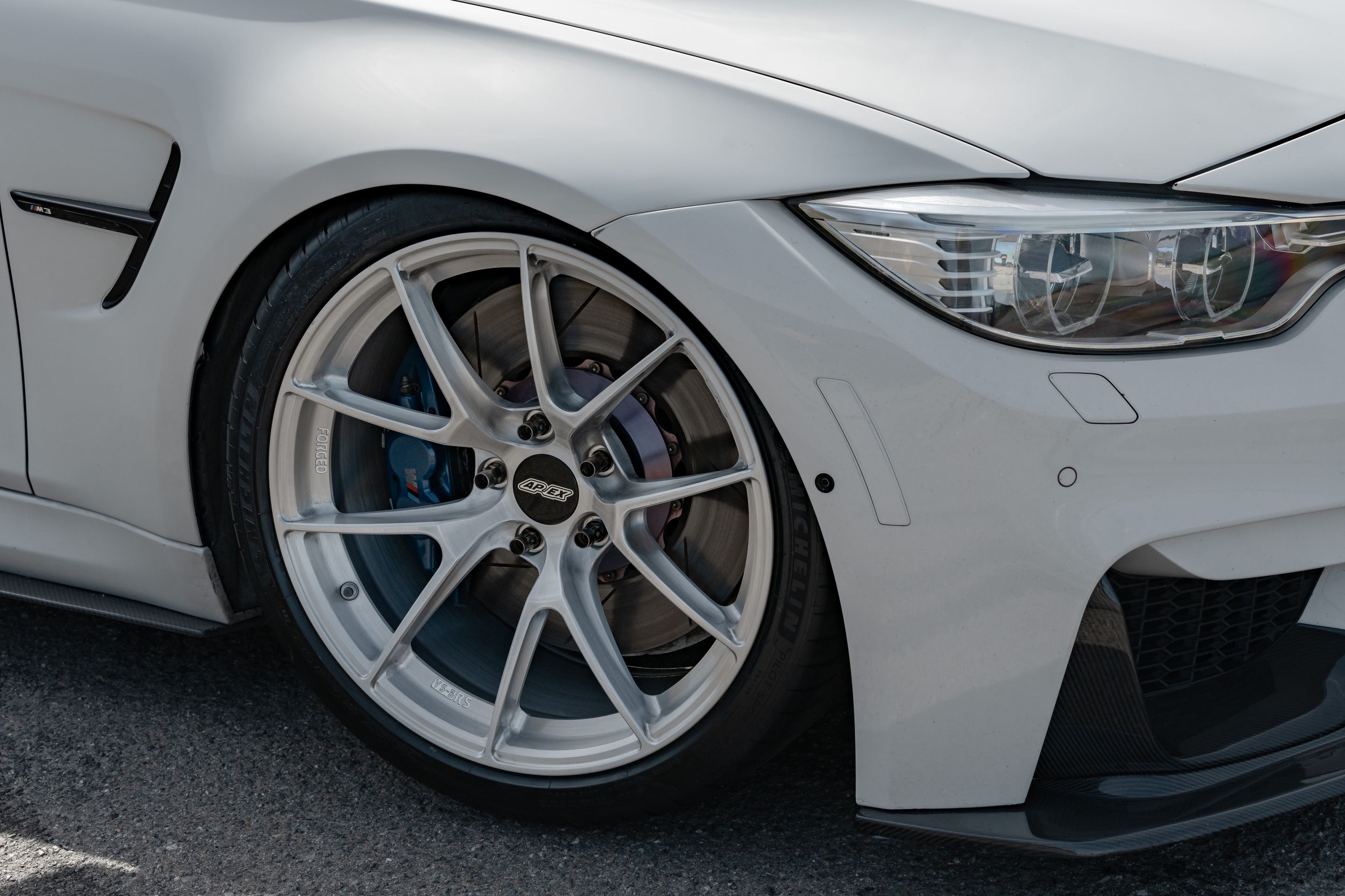 White BMW F80 M3 with 19" VS-5RS Apex wheels in Brushed Clear