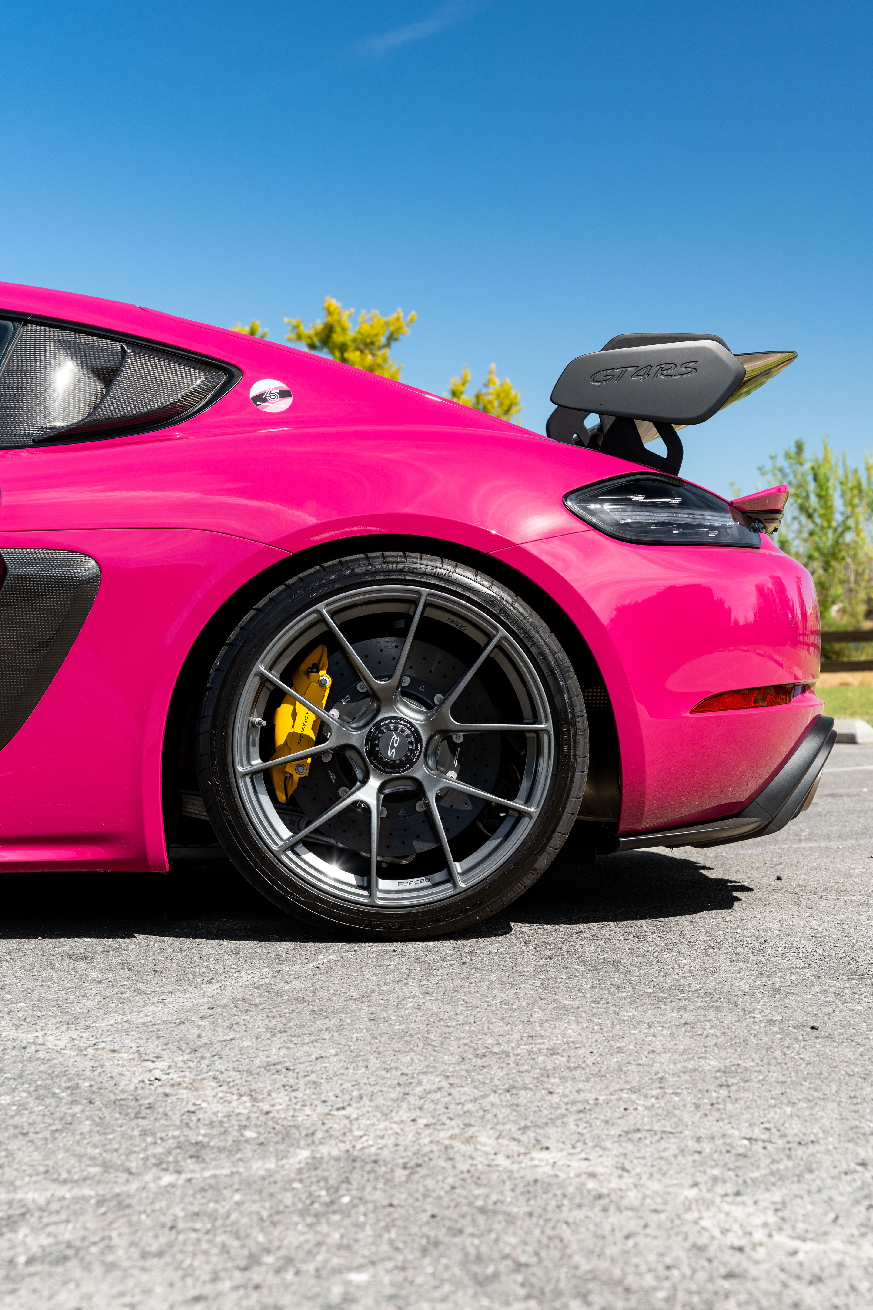 Pink Porsche 718 Cayman GT4 RS with 20" VS-5RS Apex wheels in Anthracite