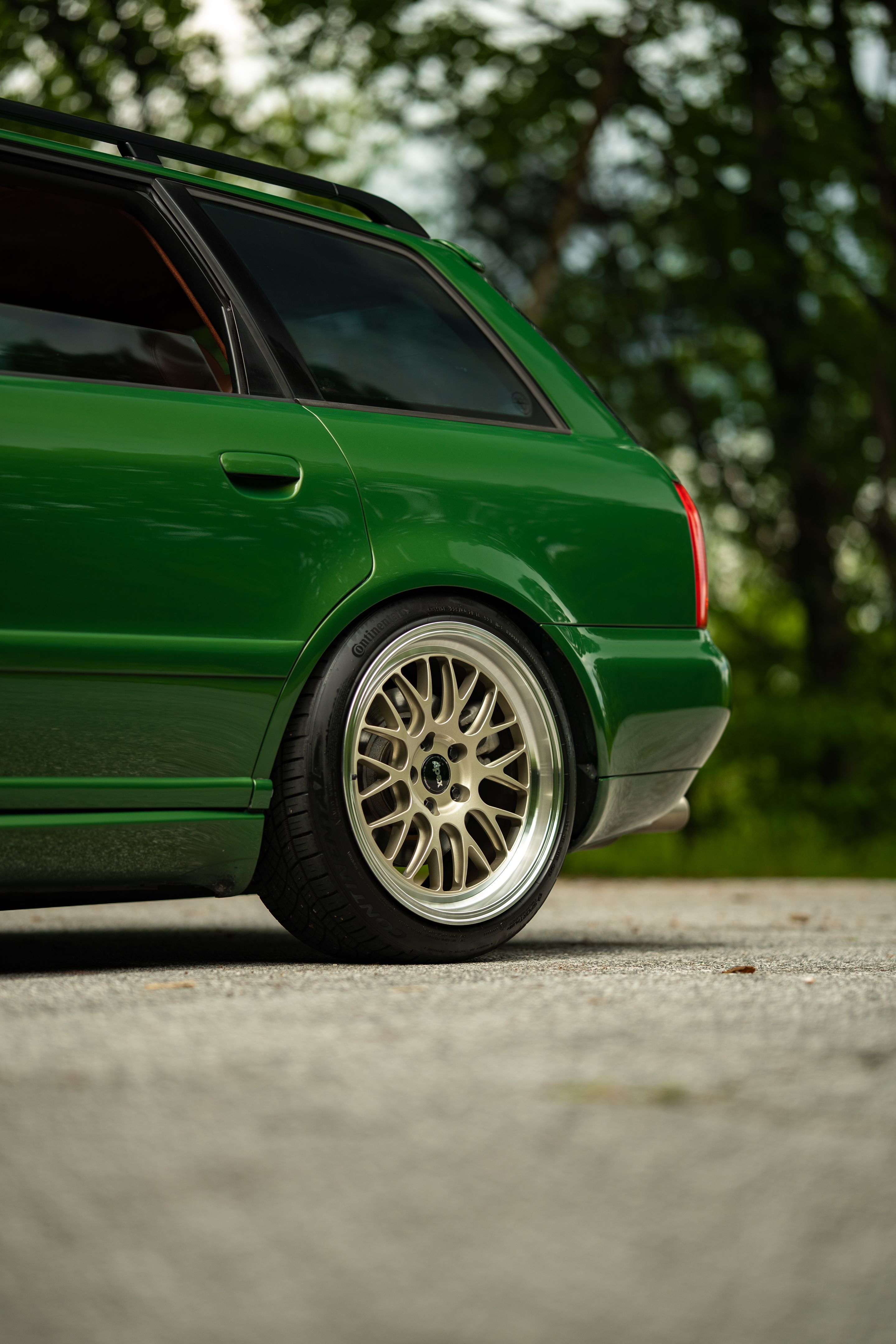 Green Audi B5 S4 Avant/Wagon with 18" ML-10RT Apex wheels in Machined Lip Gloss Motorsport Gold