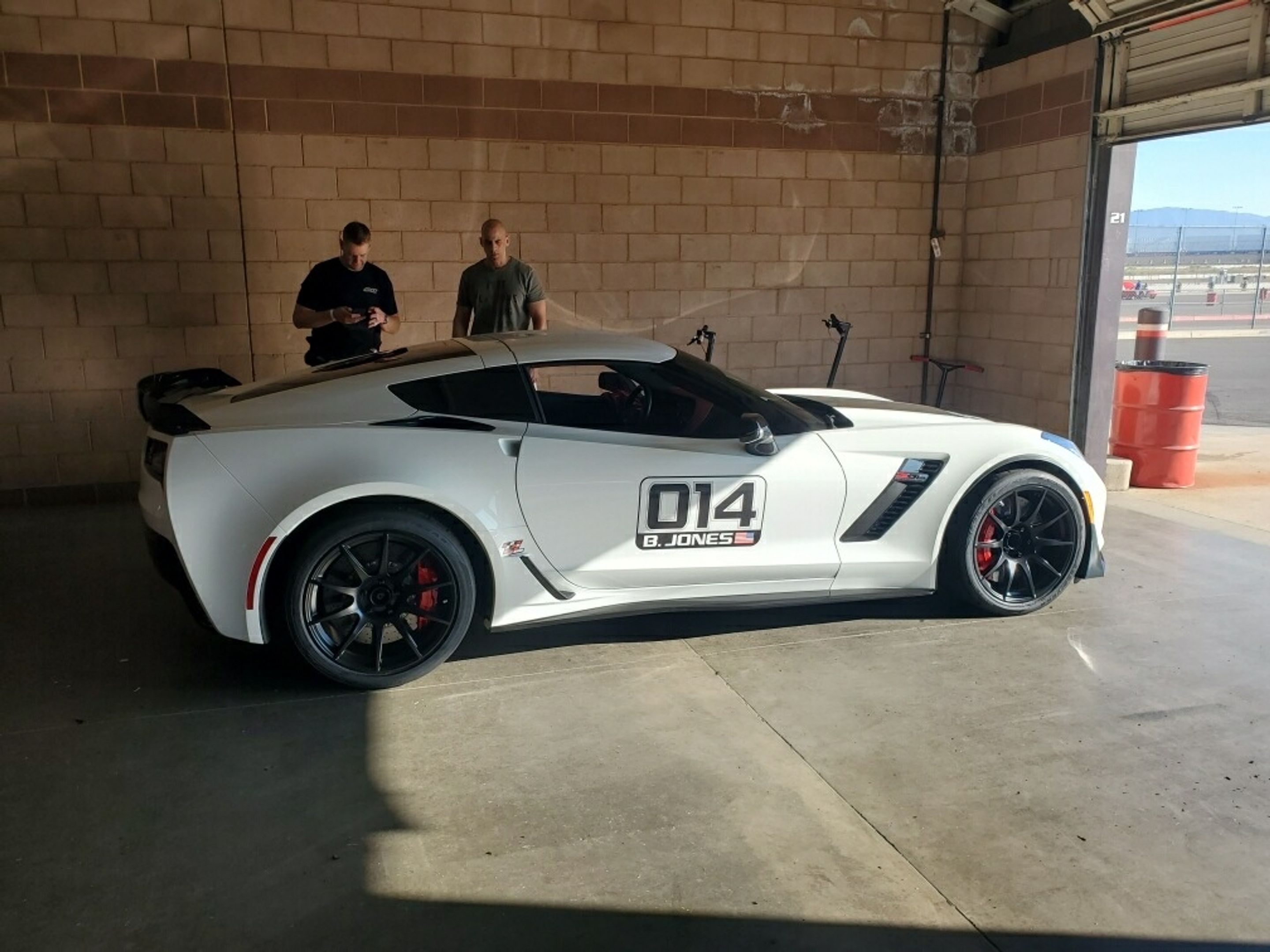 White Chevrolet C7 Corvette Z06 with 19" SM-10 Apex wheels in Satin Black