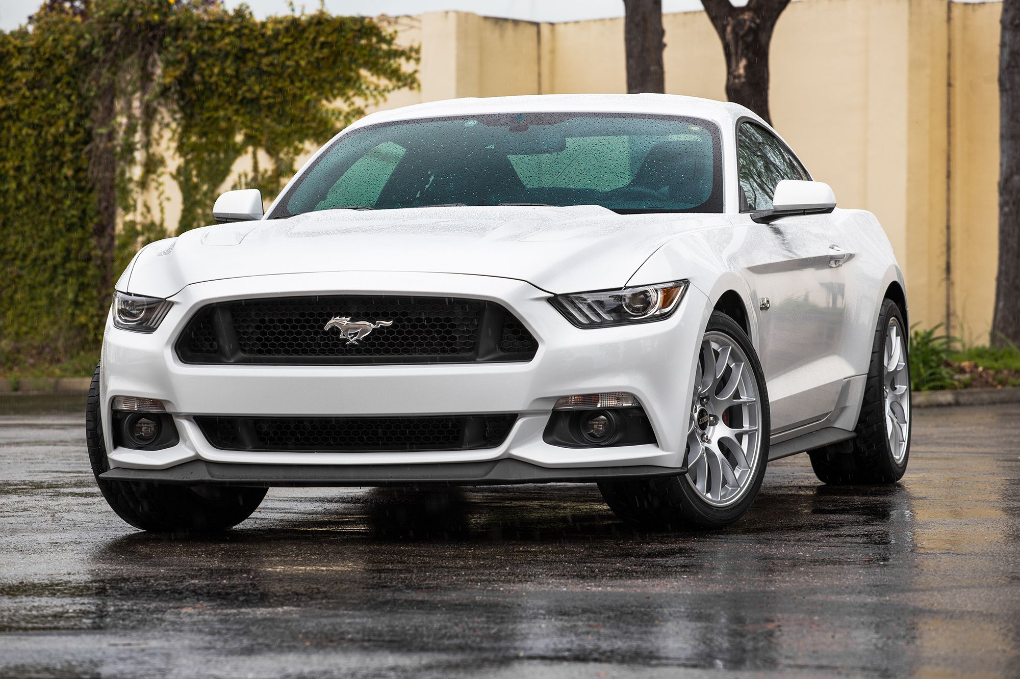 White Ford S550 Mustang GT with 19" EC-7 Apex wheels in Race Silver