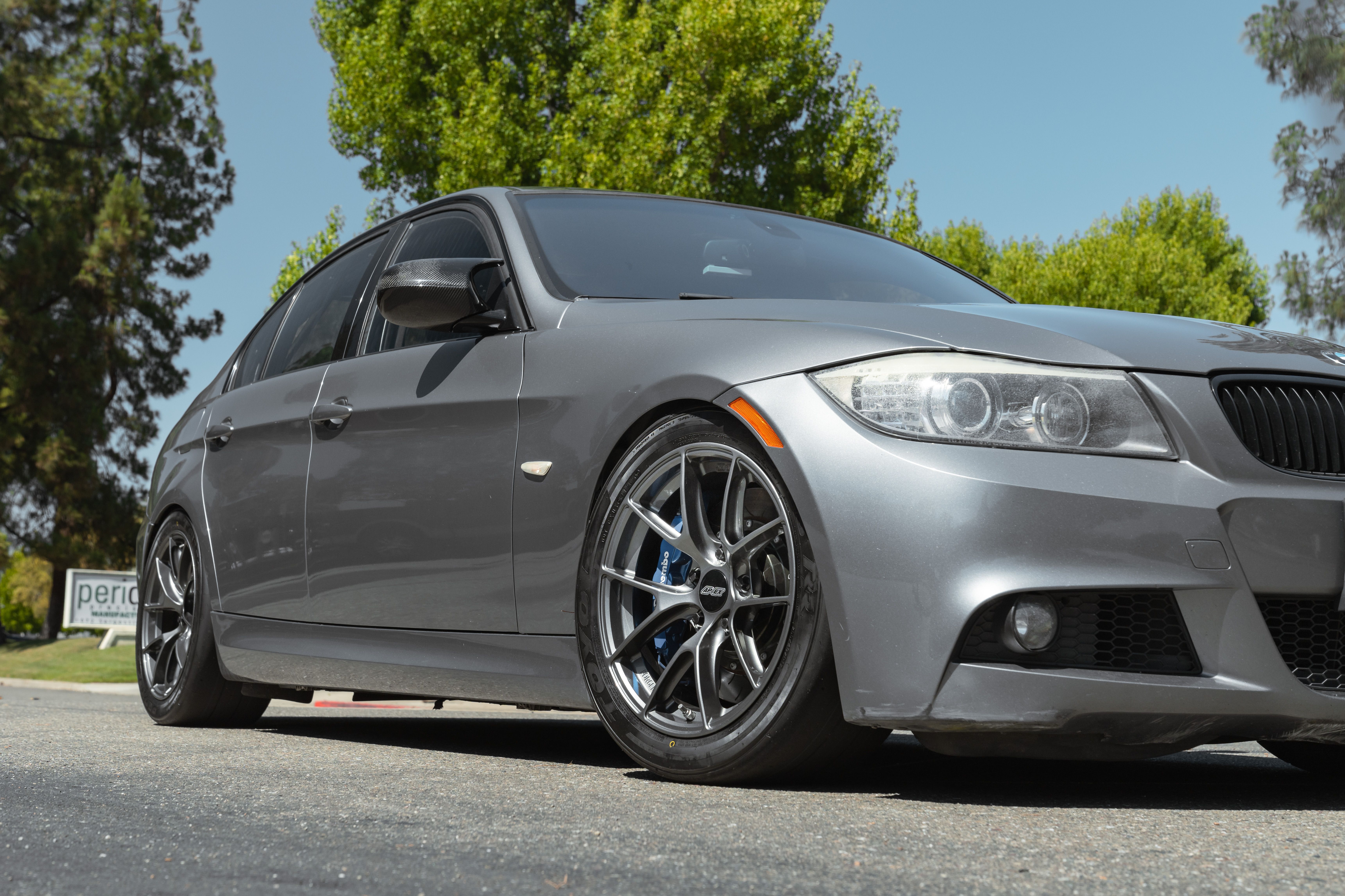 BMW E90 320i 17インチ。 BMW E90 LCI Sedan 3 Series with 17