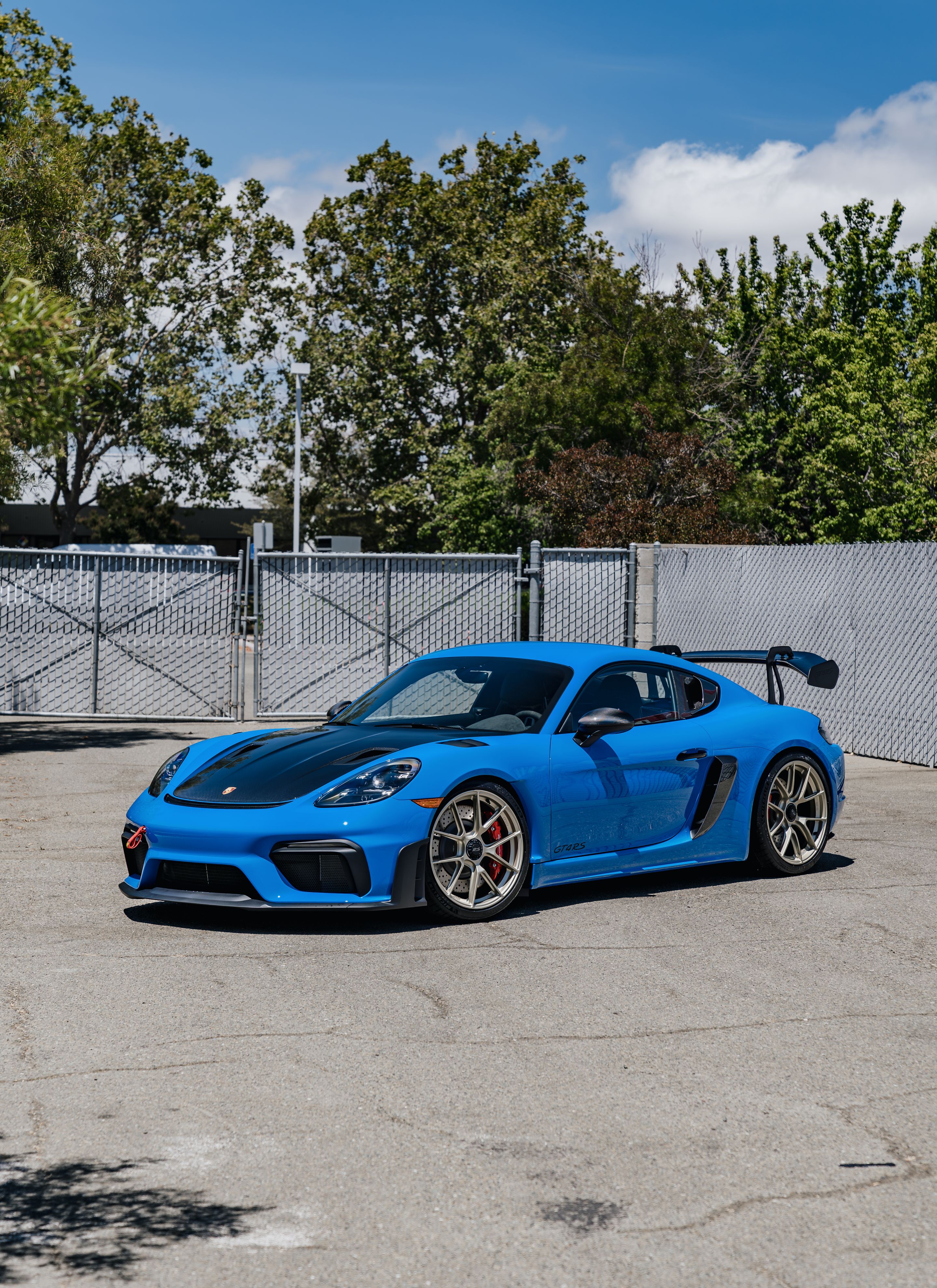 Blue Porsche 718 Cayman GT4 RS with 20" VS-5RS Apex wheels in Motorsport Gold