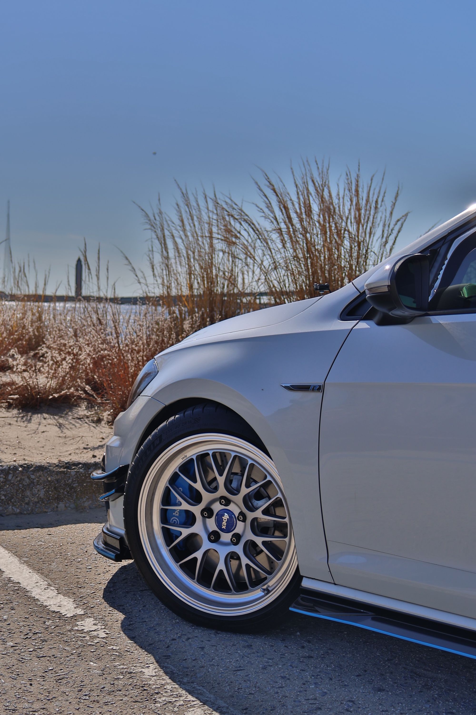 White VW MK7 Golf R with 18" ML-10RT Apex wheels in Machined Lip Brushed Clear