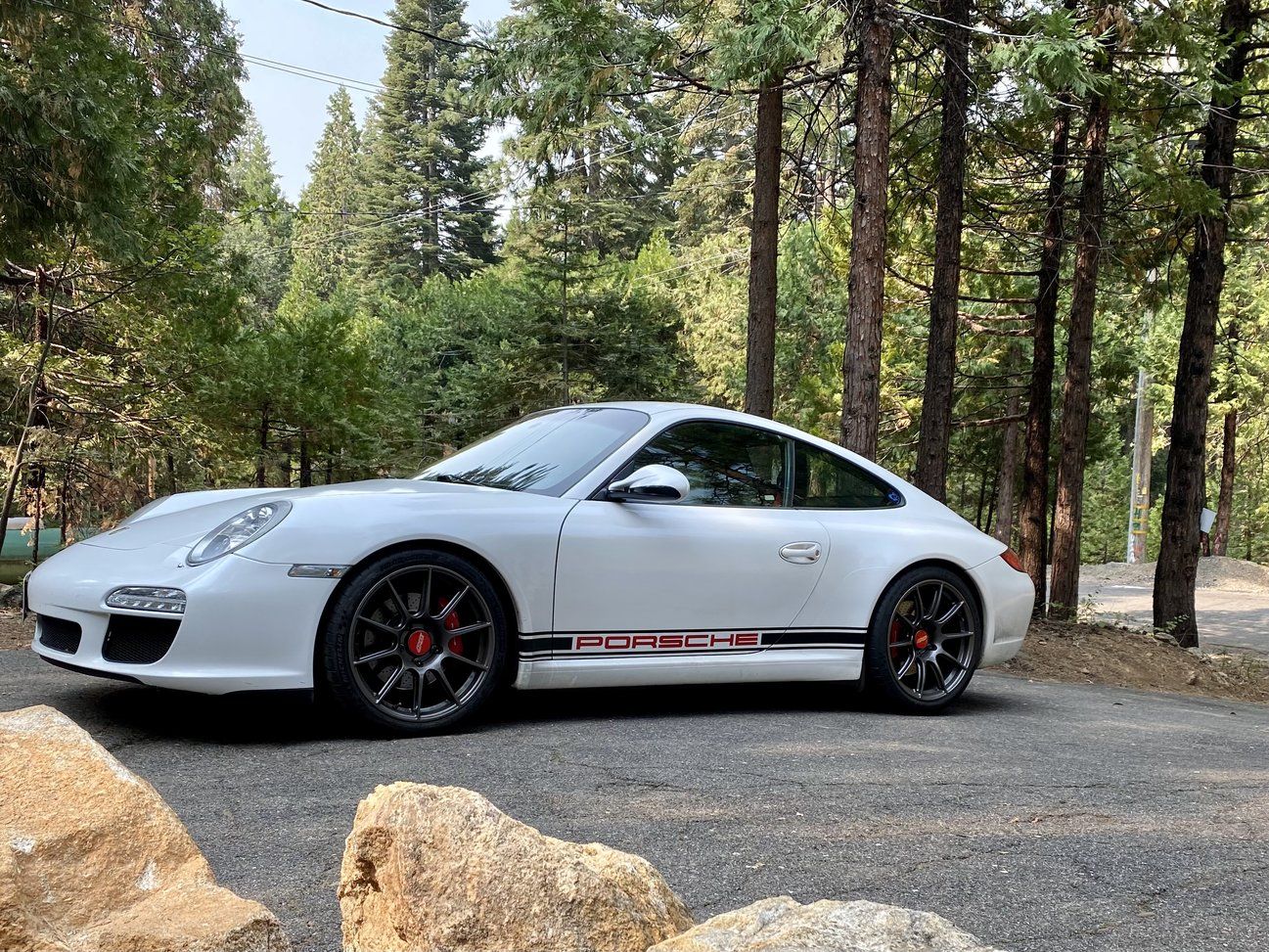 White Porsche 911 997 Carrera S with 19" SM-10 Apex wheels in Anthracite