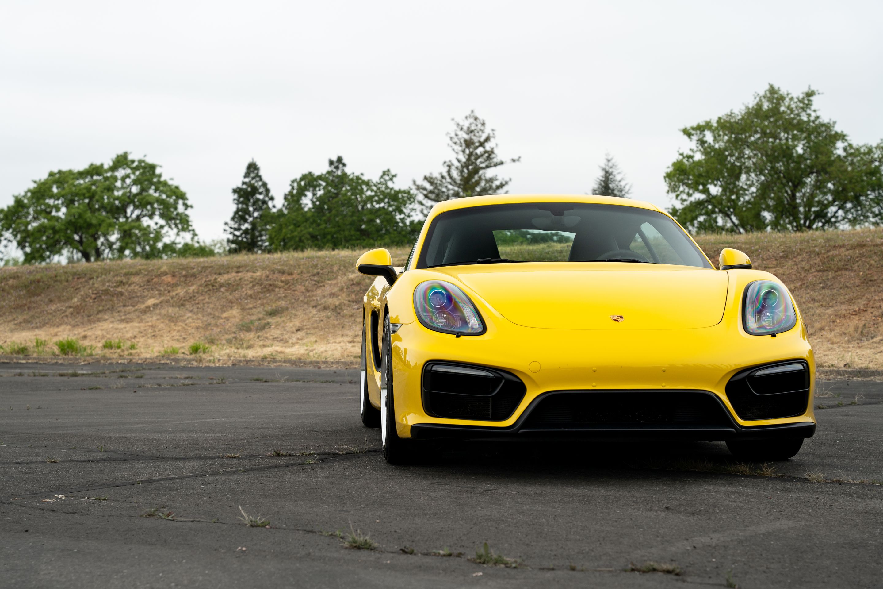 Yellow Porsche 981 Cayman GTS with 19" ML-10RT Apex wheels in Machined Lip Race Silver