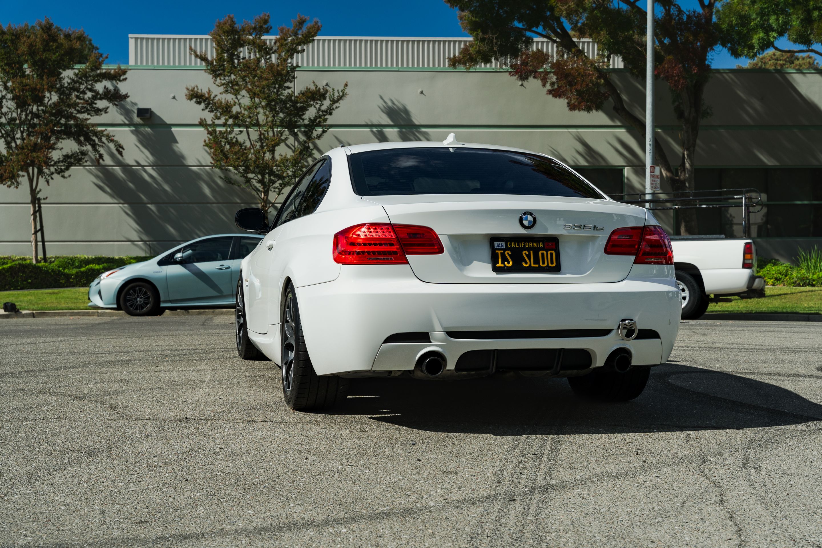 White BMW E92 Coupe 3 Series with 18" EC-7 Apex wheels in Anthracite