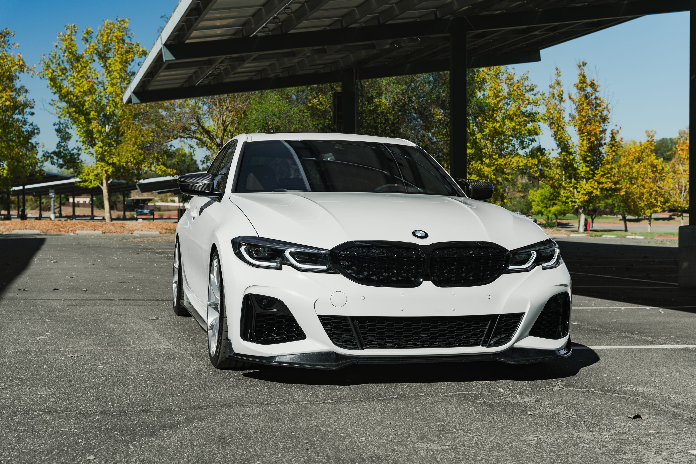 White BMW G20 Sedan 3 Series with 19" VS-5RS Apex wheels in Brushed Clear