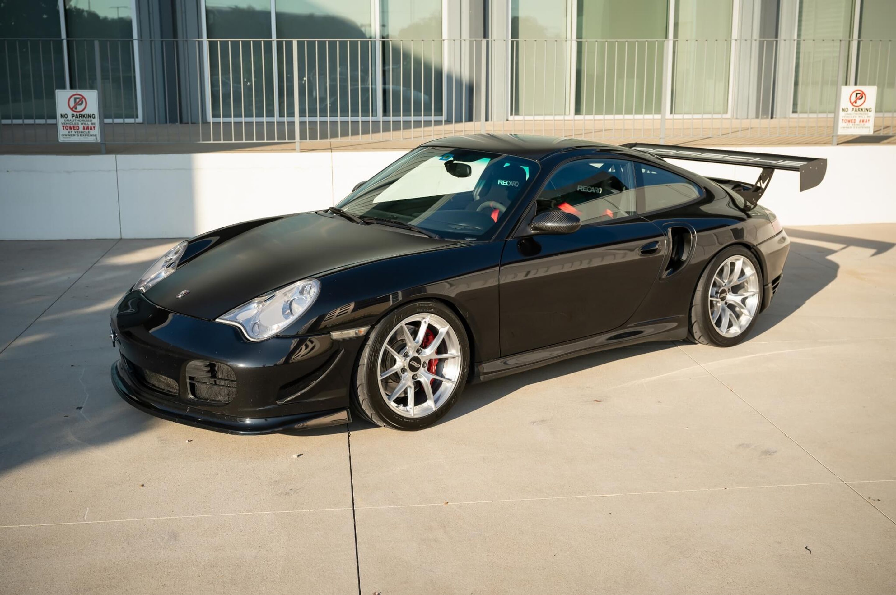 Black Porsche 911 996 Turbo with 18" VS-5RS Apex wheels in Brushed Clear