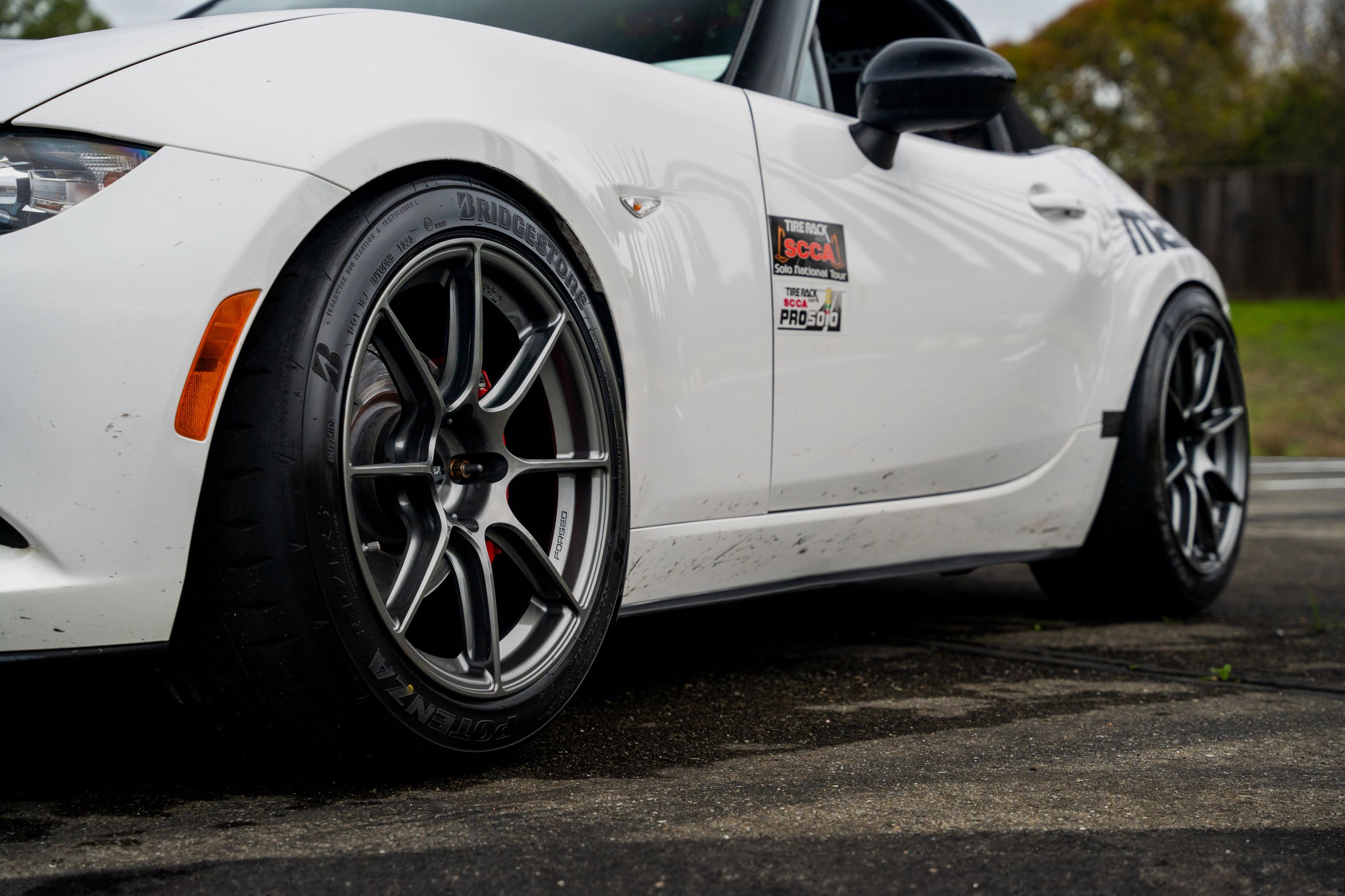 White Mazda ND MX-5 Miata with 17" SM-8RS Apex wheels in Anthracite