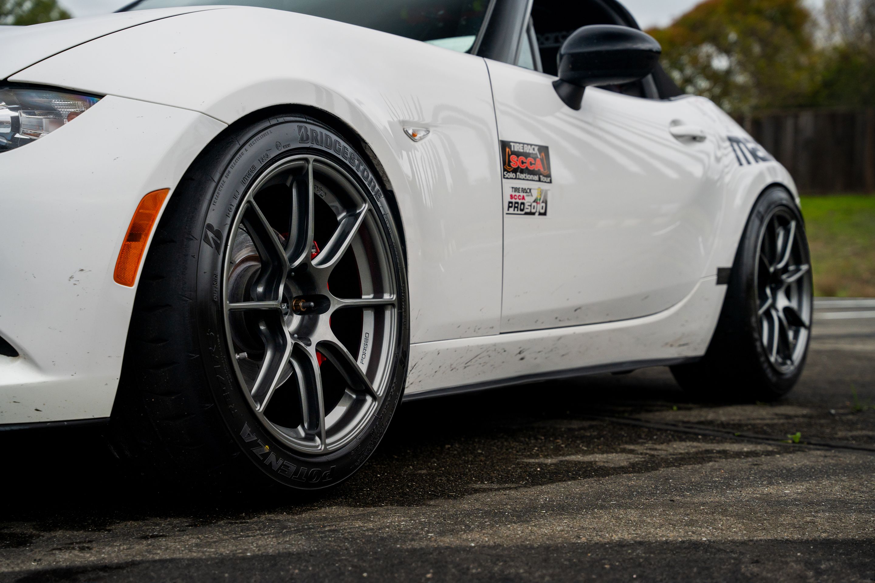 White Mazda ND MX-5 Miata with 17" SM-8RS Apex wheels in Anthracite