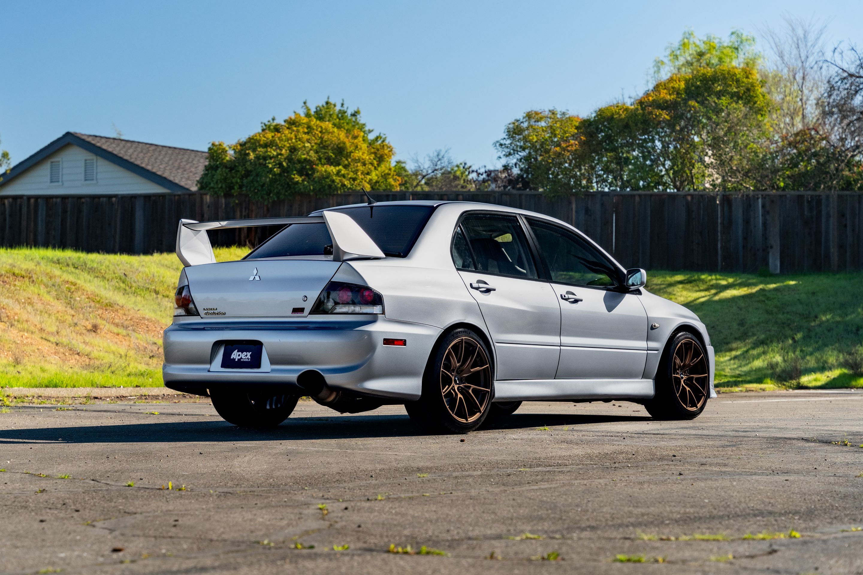 Silver Mitsubishi Lancer Evolution IX with 18" VS-5 Apex wheels in Satin Bronze