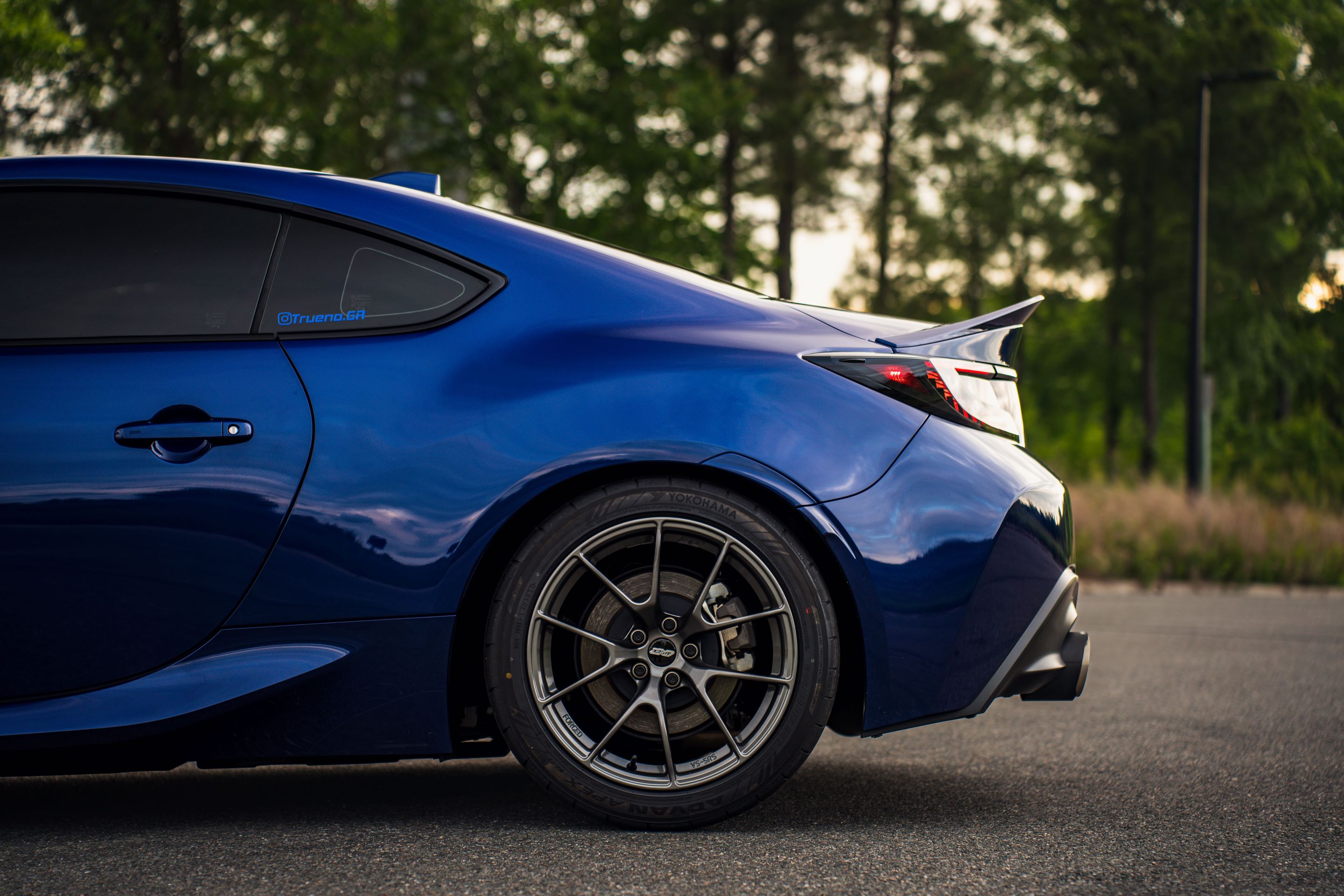 Blue Toyota GR86 with 17" VS-5RS Apex wheels in Anthracite