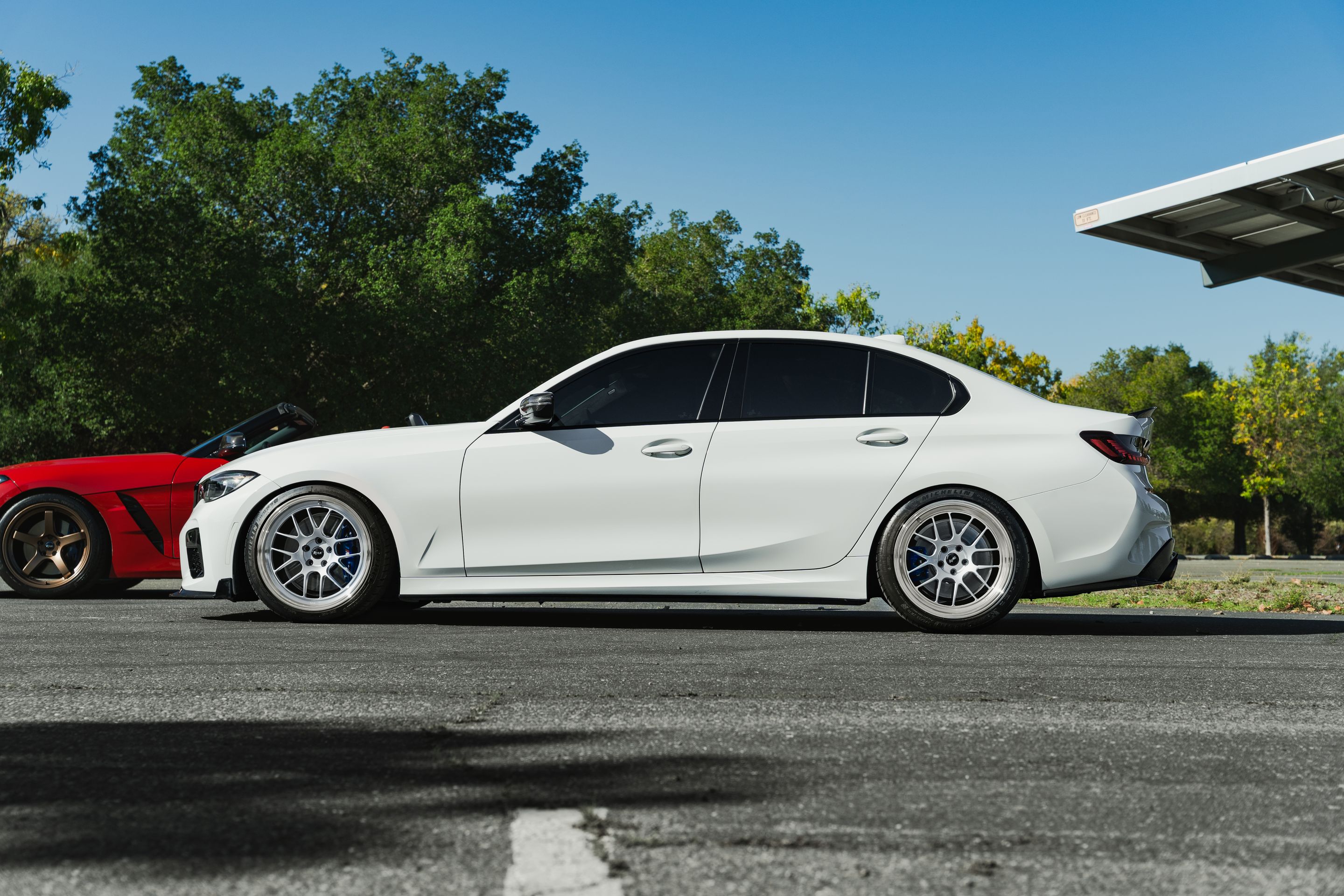 White BMW G20 Sedan 3 Series with 19" ML-7RT Apex wheels in Machined Lip Race Silver