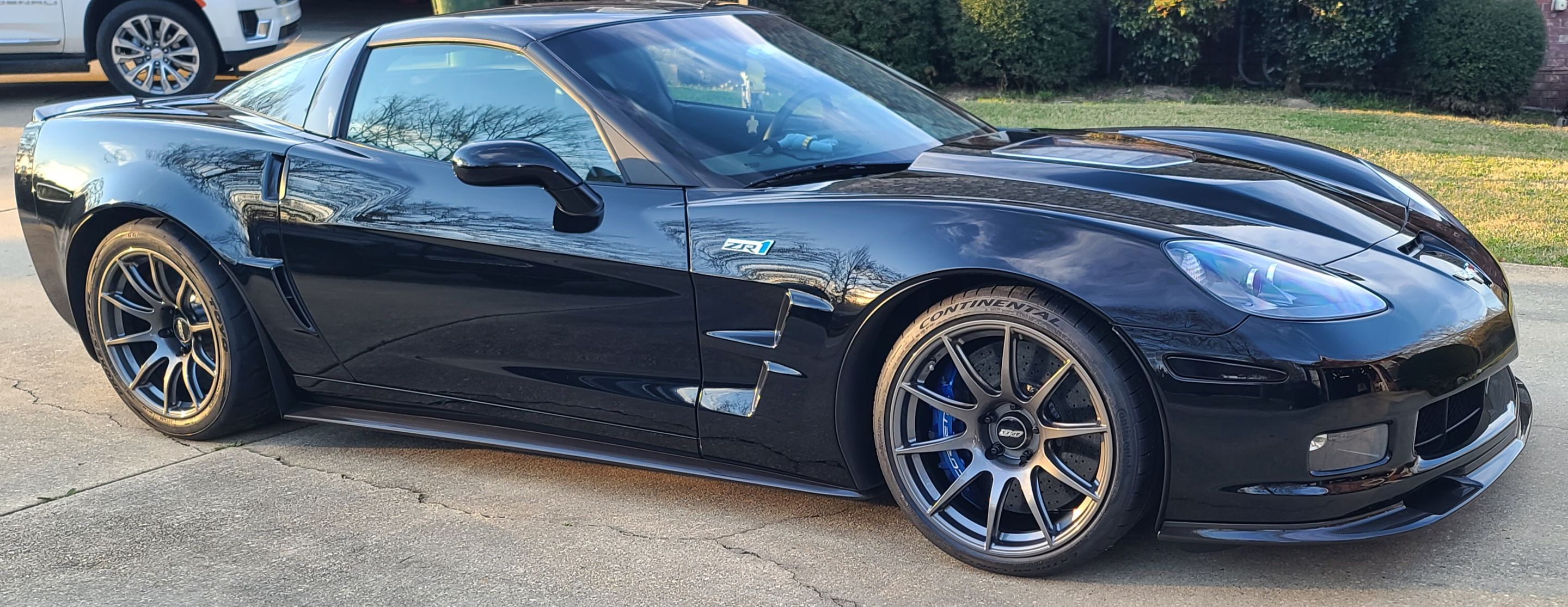 Black Chevrolet C6 Corvette ZR-1 with 19"/18" SM-10 Apex wheels in Anthracite