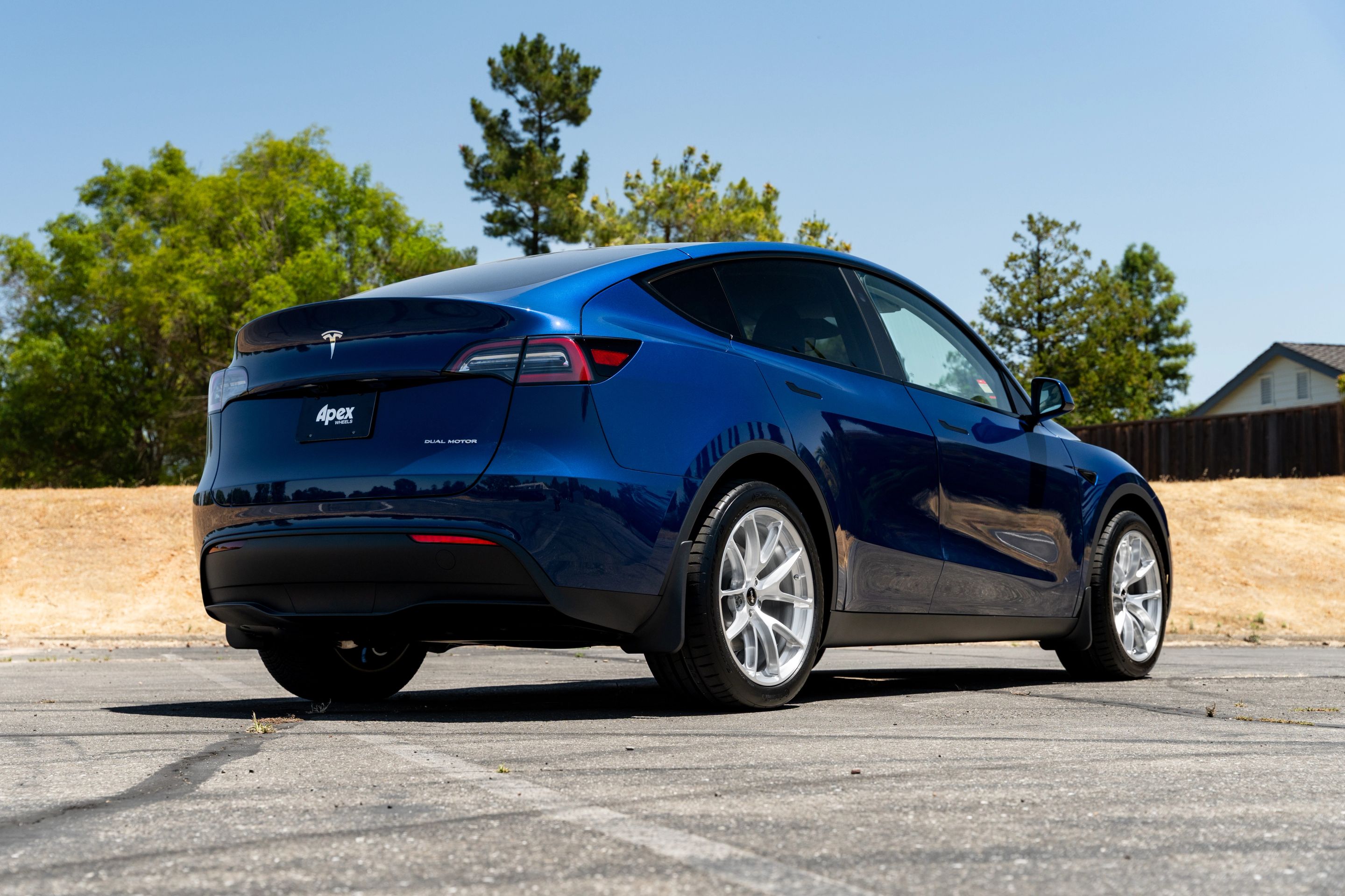 Blue Tesla Model Y RWD/AWD with 20" VS-5RX Apex wheels in Brushed Clear