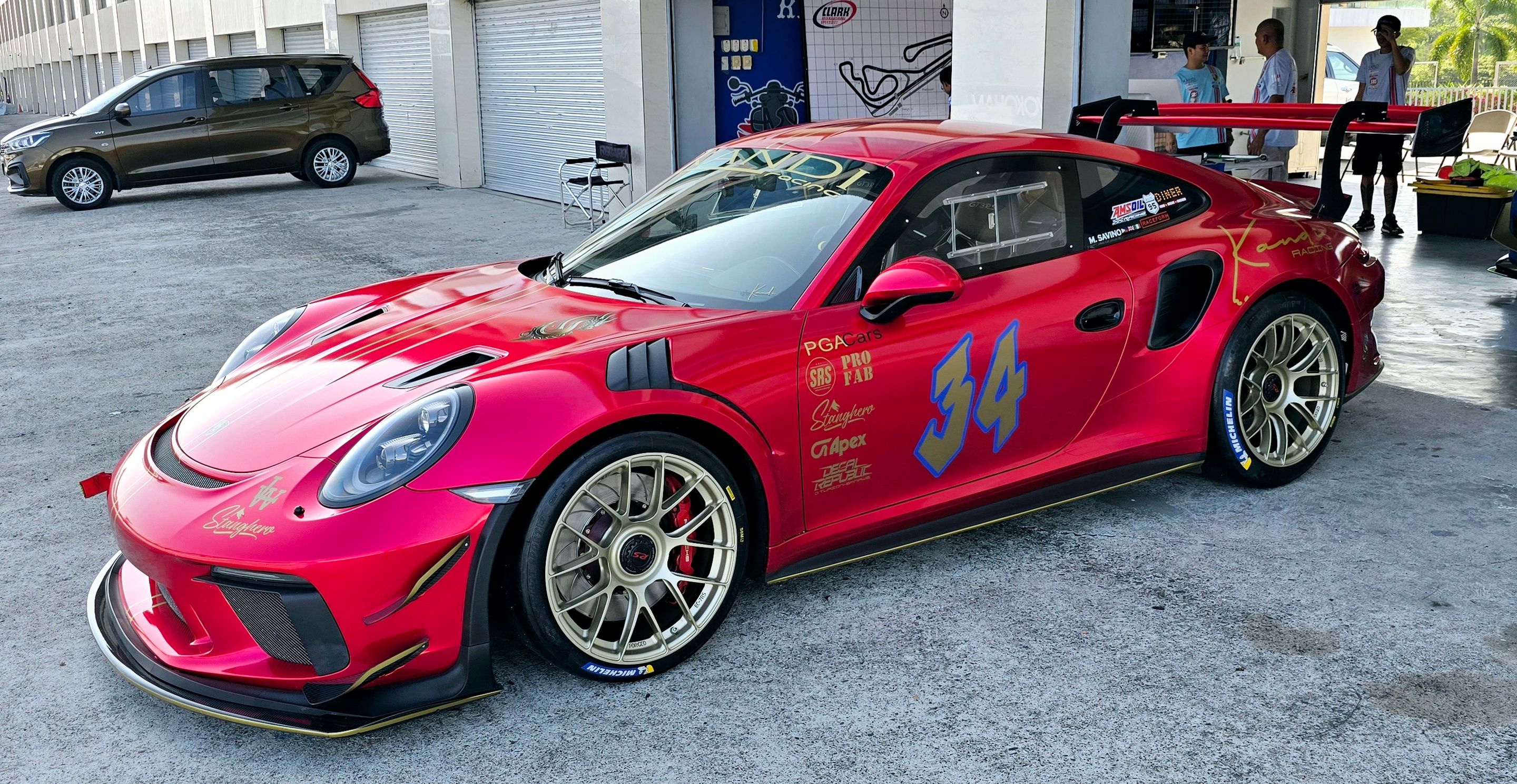 Red Porsche 911 991.2 GT3 RS with 19" EC-7RS Apex wheels in Motorsport Gold