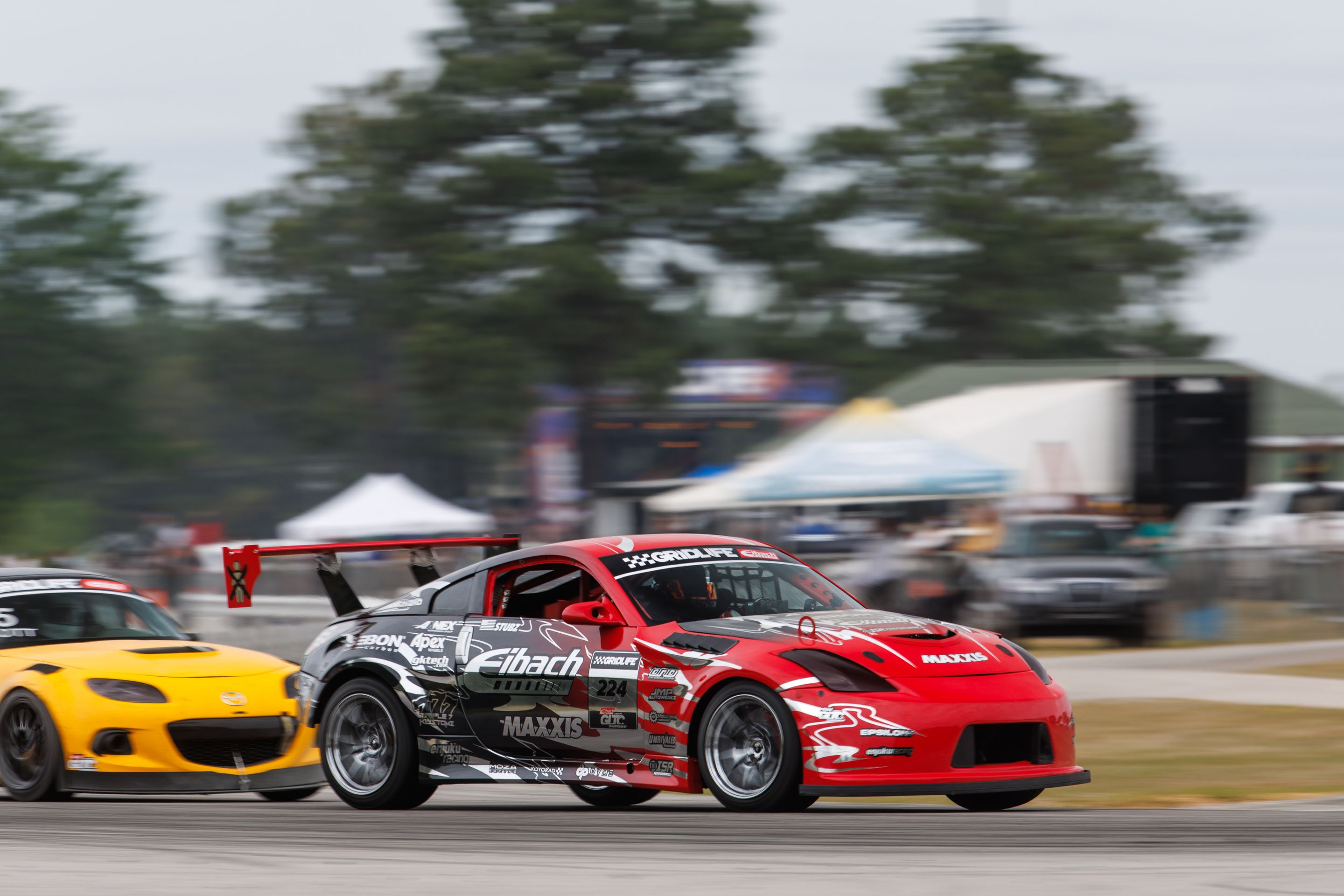 Race Livery Nissan 350Z with 18" VS-5RS Apex wheels in Custom Finish