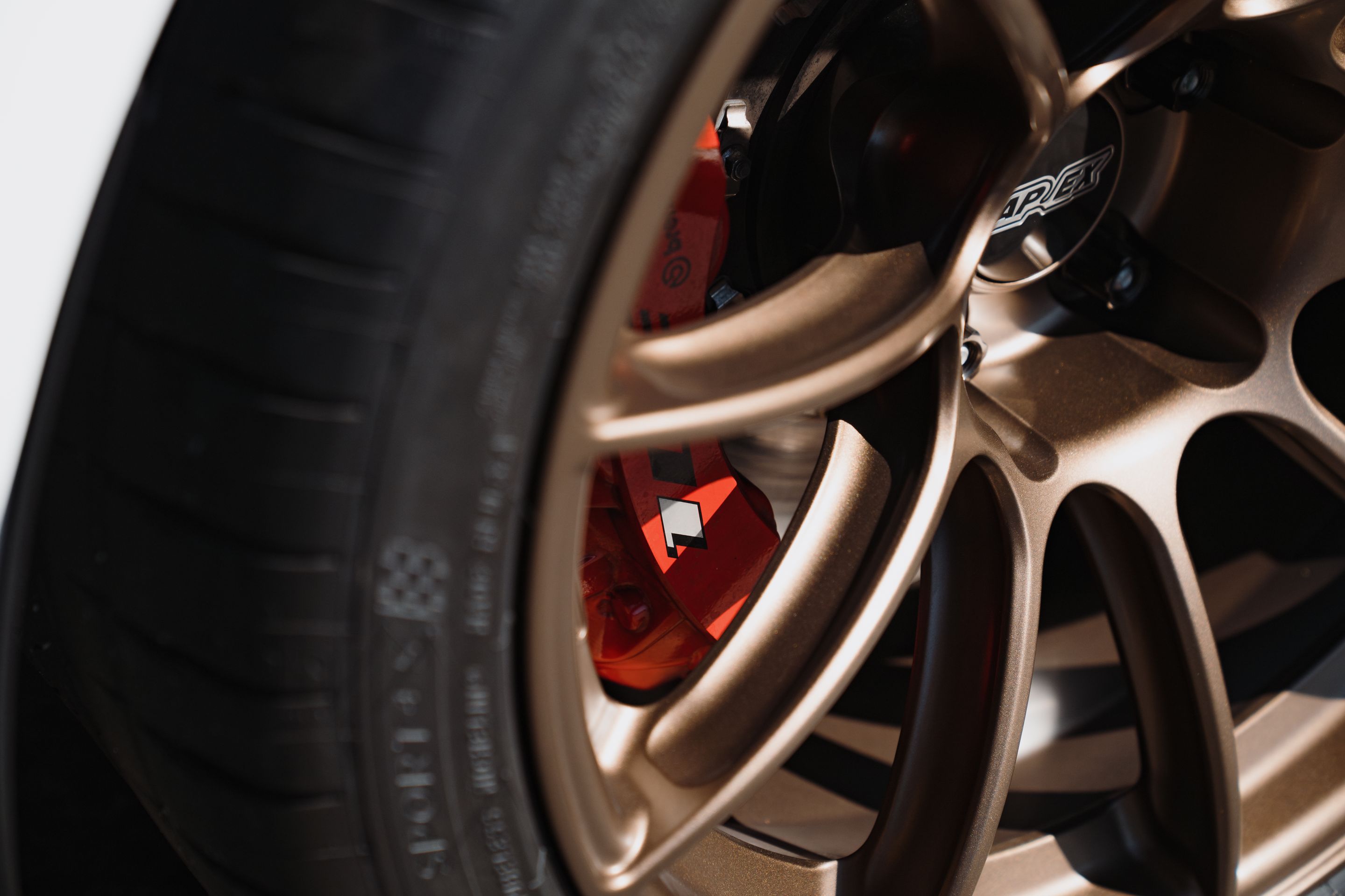 White Chevrolet 6th Gen Camaro SS 1LE with 19" SM-10RS Apex wheels in Satin Bronze