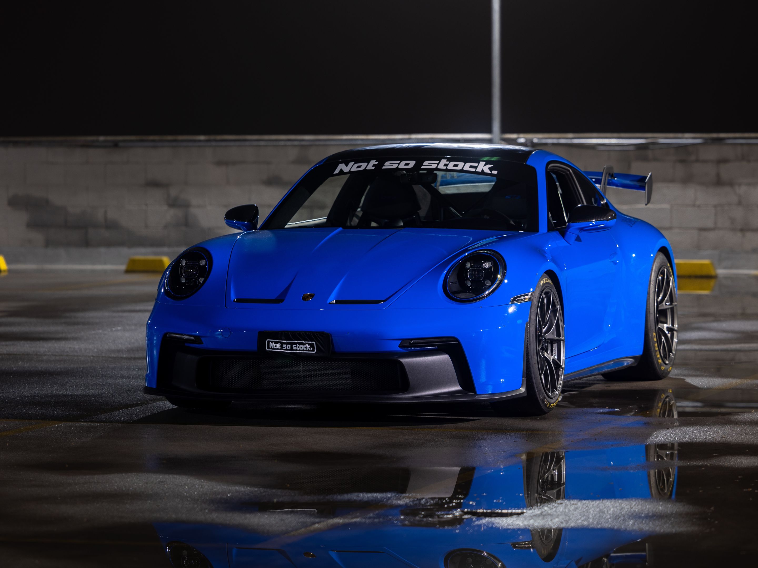 Blue Porsche 911 992.1 GT3 with 19" VS-5RS Apex wheels in Anthracite