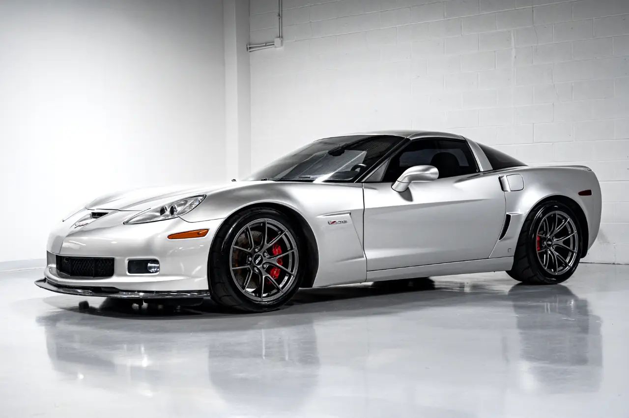 Silver Chevrolet C6 Corvette Z06 with 18"/19" VS-5RS Apex wheels in Anthracite