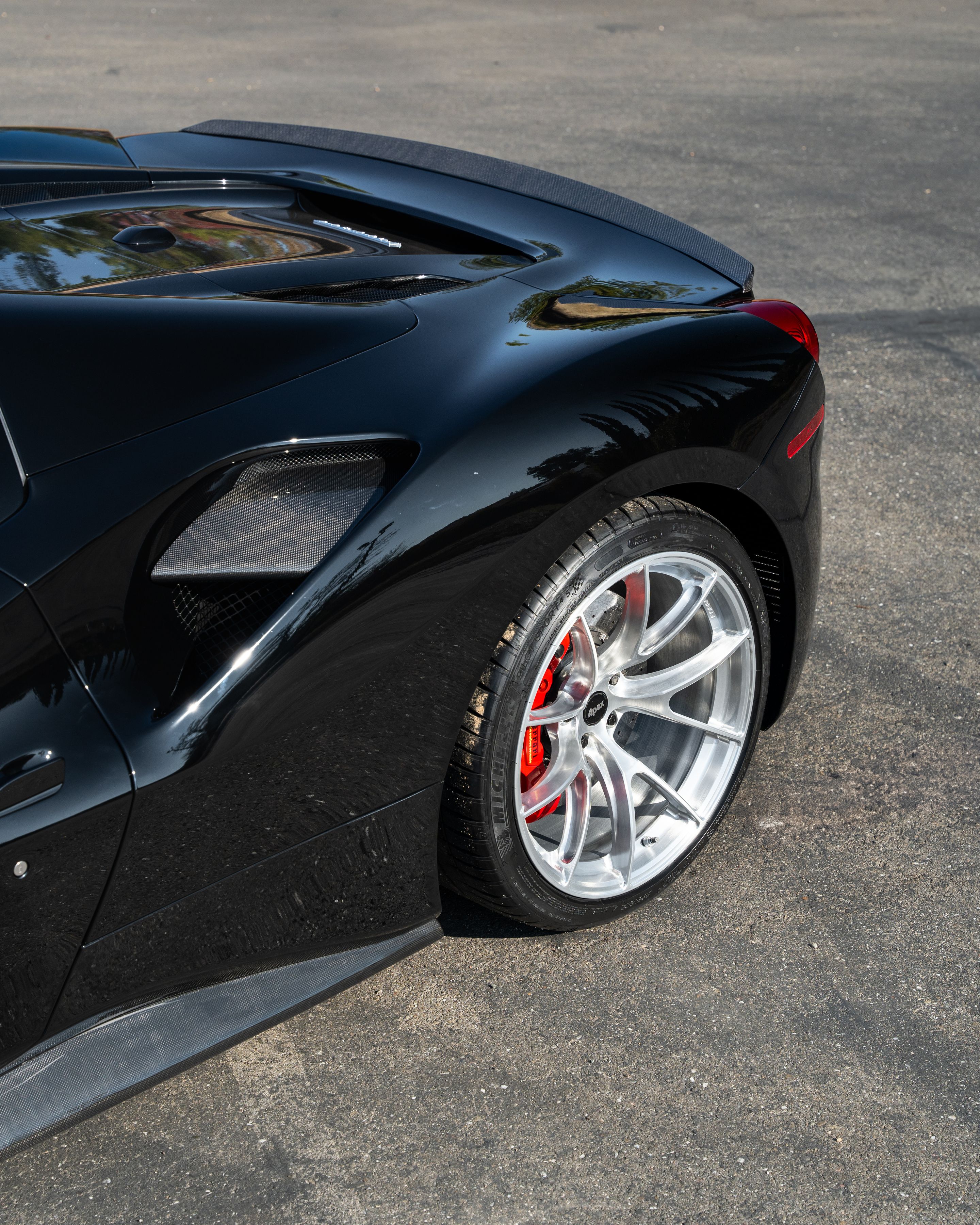 Black Ferrari 488 with 20" VS-5RS Apex wheels in Brushed Clear