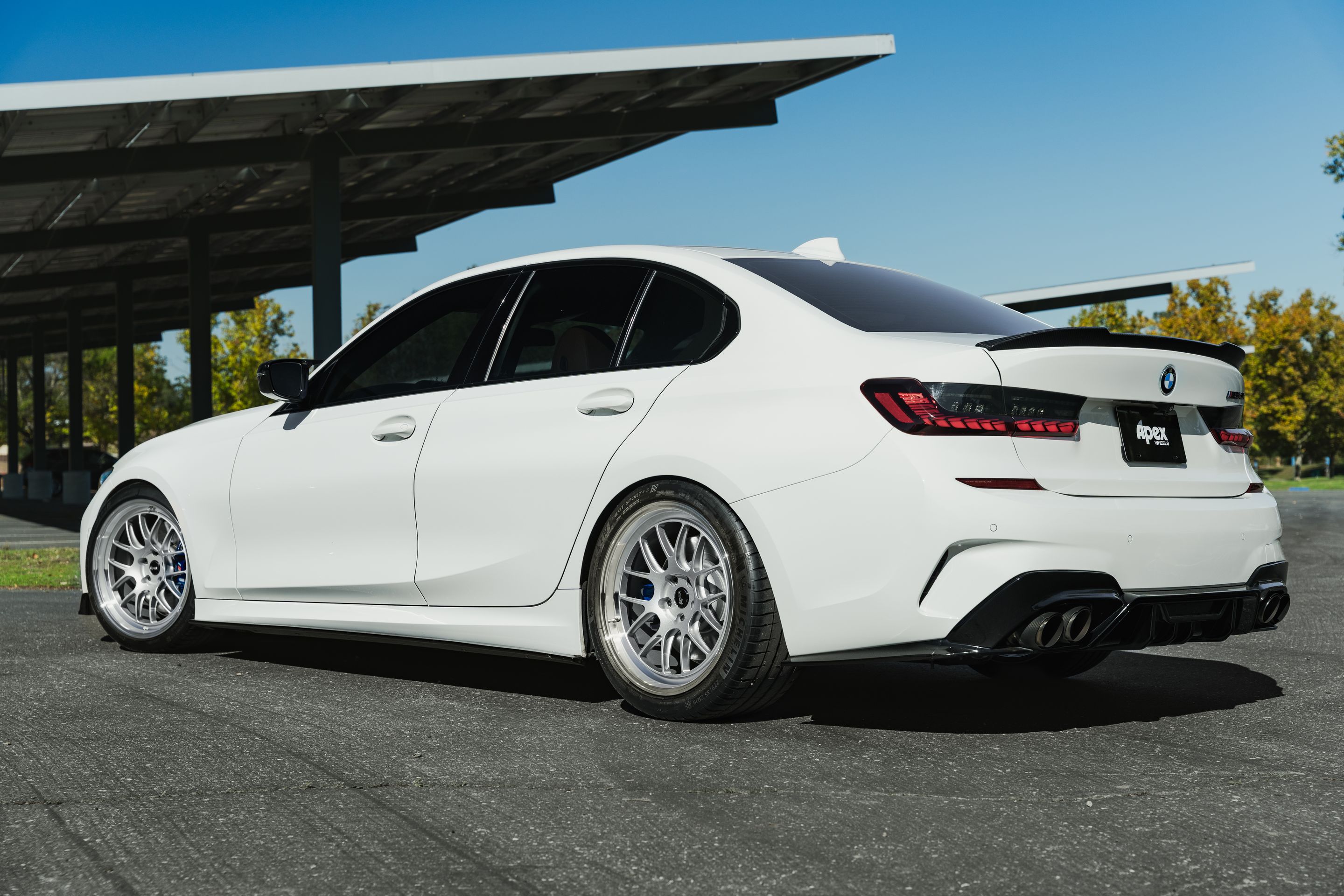 White BMW G20 Sedan 3 Series with 19" ML-7RT Apex wheels in Machined Lip Race Silver