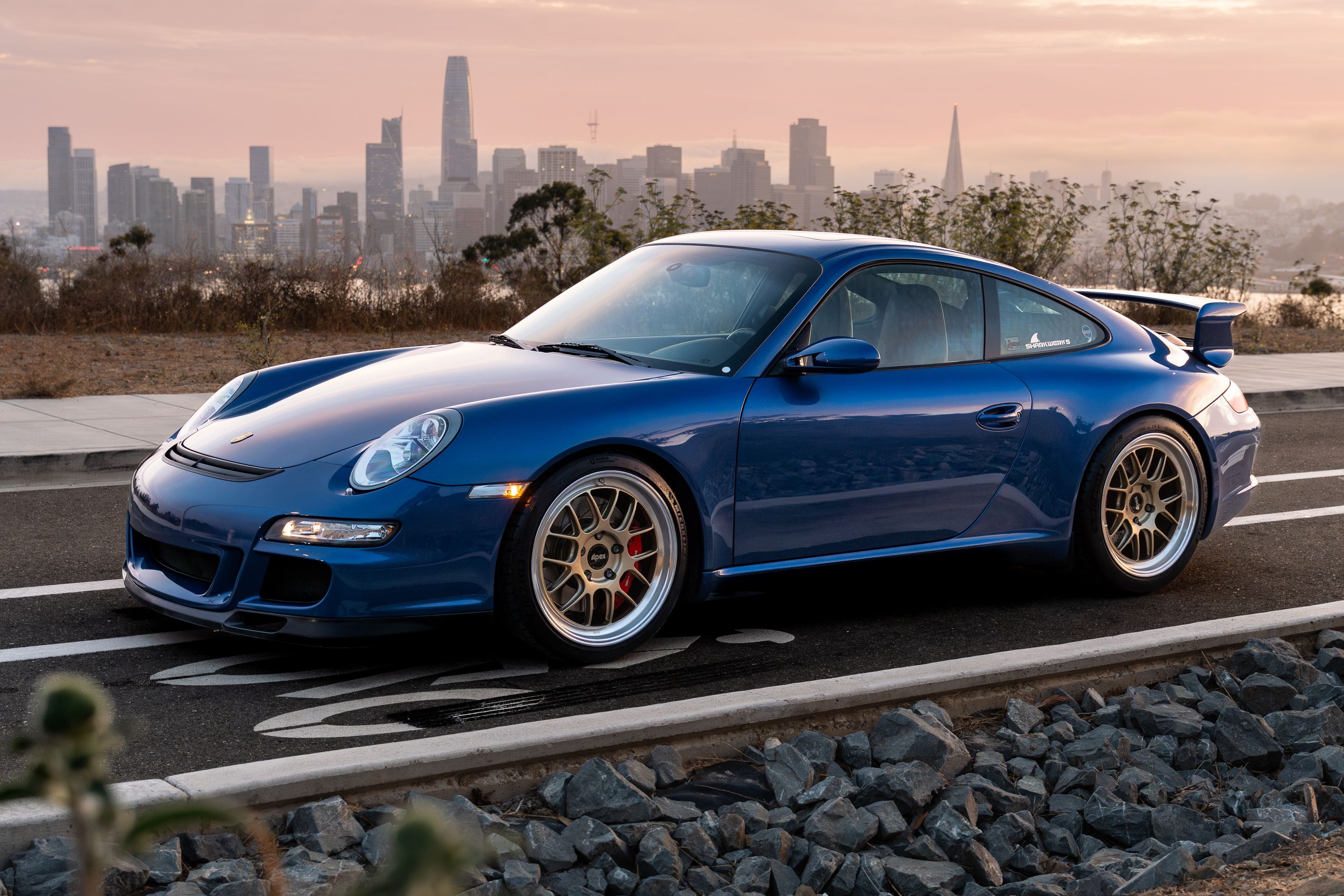 Blue Porsche 911 997 GT3 with 19" TEST-M Apex wheels in Machined Lip Gloss Motorsport Gold