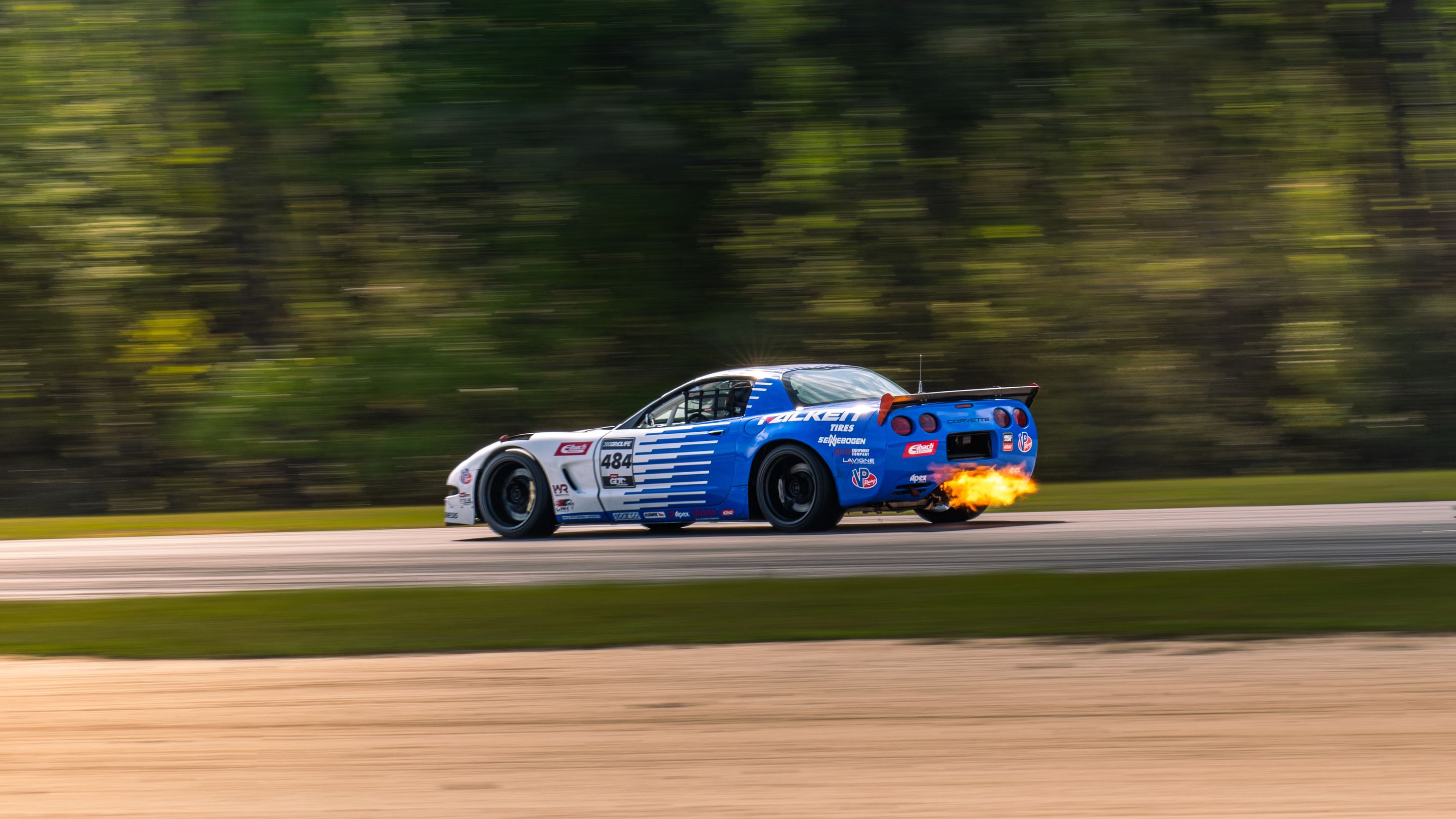 White Chevrolet C5 Corvette Z06 with 19" SM-10RS Apex wheels in Satin Black